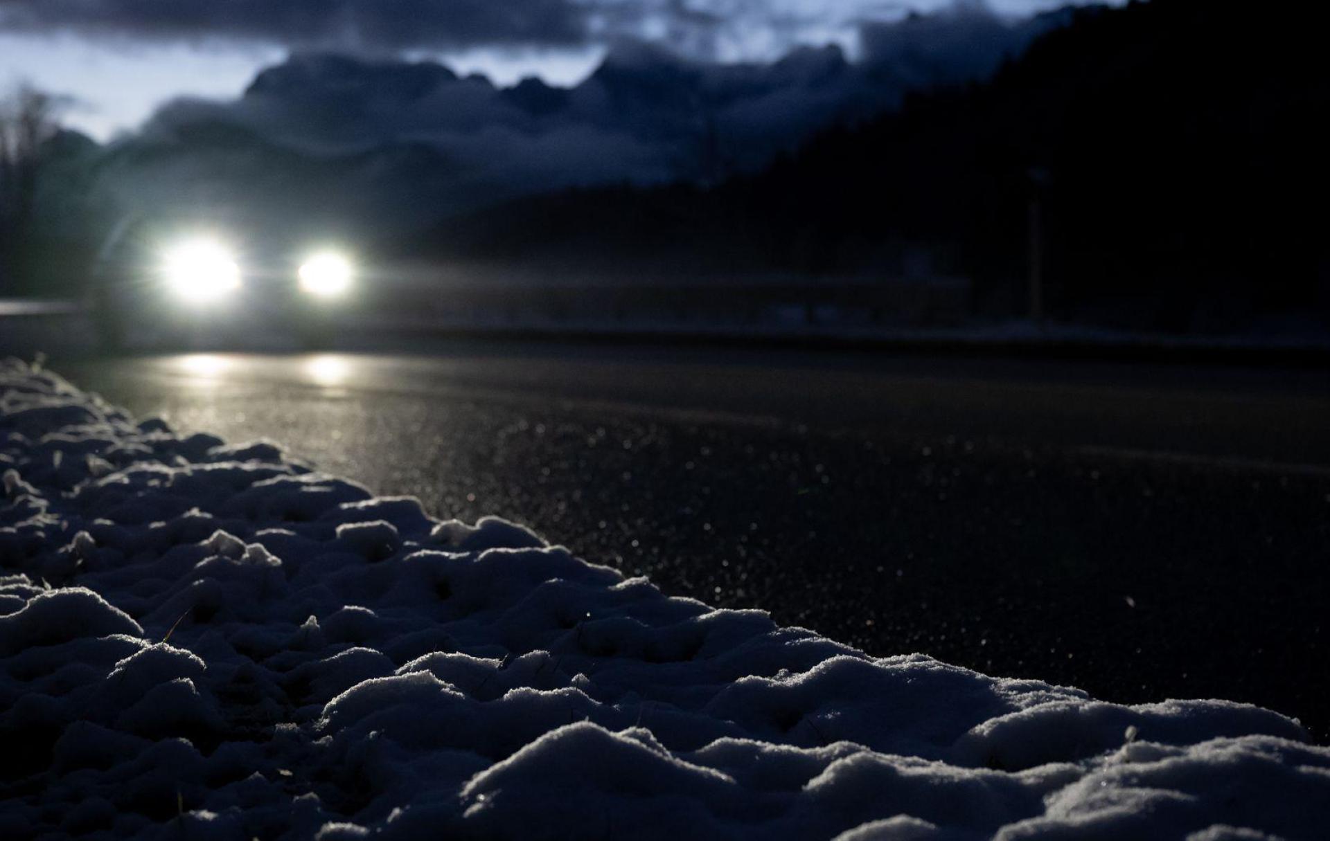 Auf den Straßen ist Vorsicht geboten. (Archivbild) (Bild: Sven Hoppe/dpa)