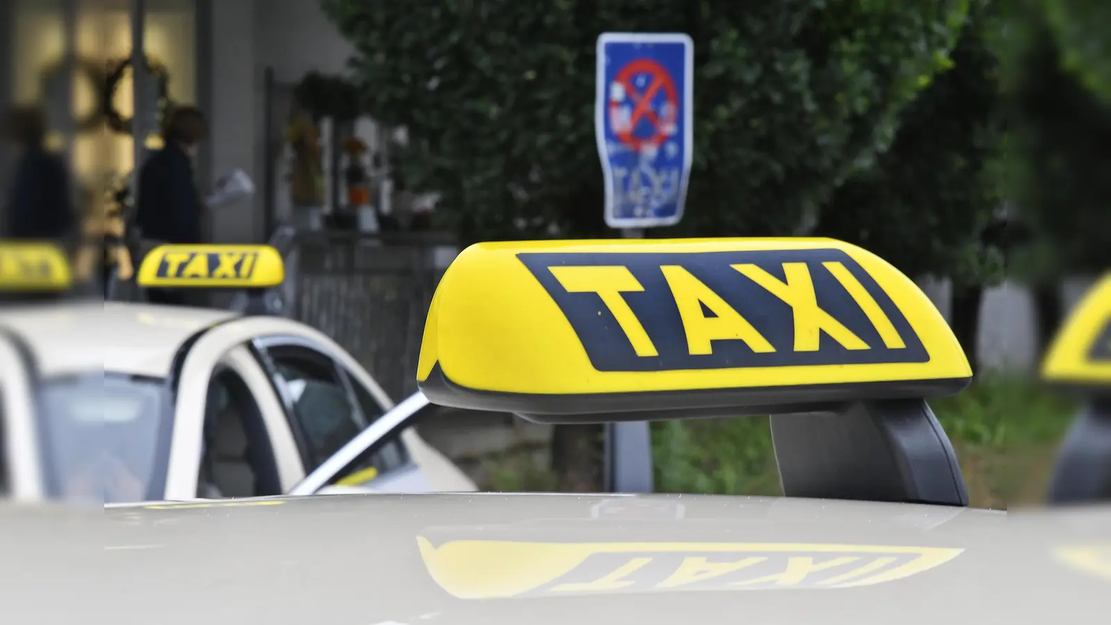 Ein 42-Jähriger soll nach einer Taxifahrt in Sulzbach-Rosenberg den Fahrpreis von 22,50 Euro nicht bezahlt haben. (Symbolbild: Petra Hartl)