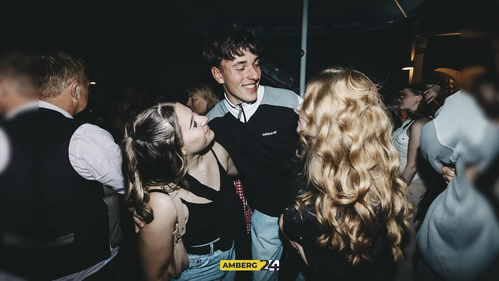 Amberg tanzt im Blauen Haus 2025! (Bild: Lolografie)