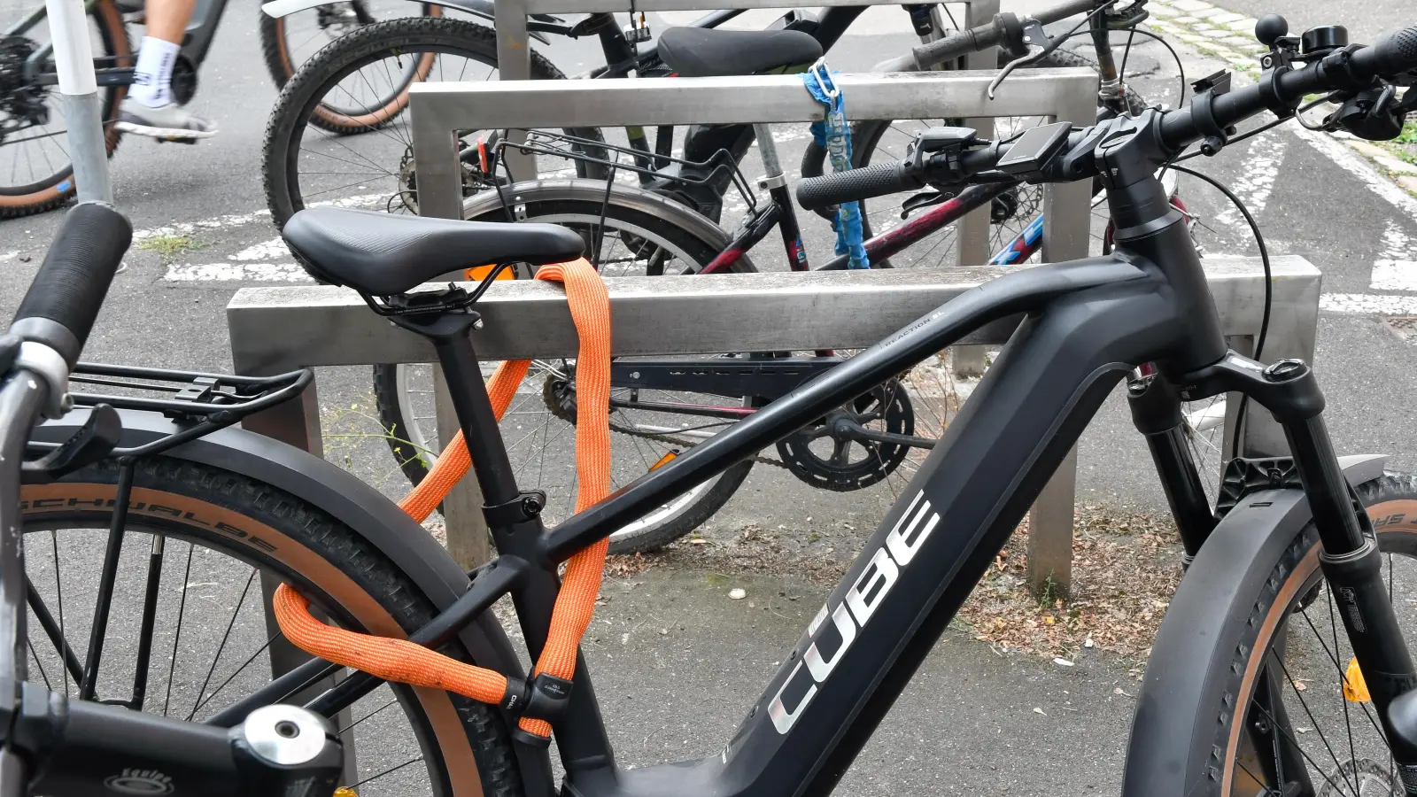 Ein Dieb hat sich an einem Fahrradständer in der Auerbacher Innenstadt bedient. (Symbolbild: Petra Hartl)