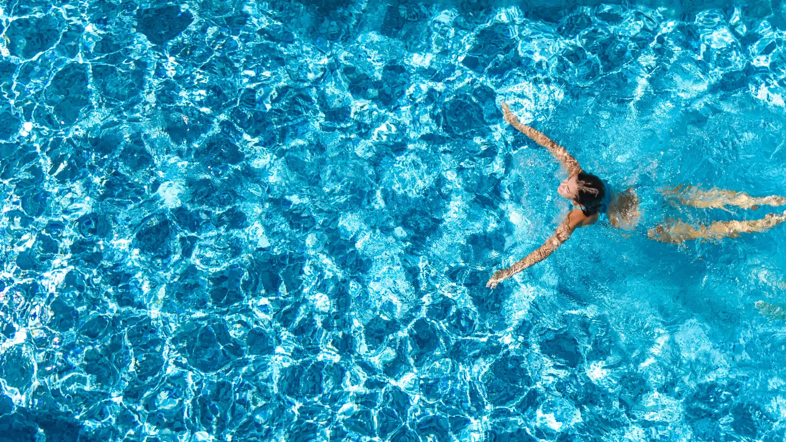 Rein ins kühle Nass. diese Schwimmbäder rund um Amberg sind geöffnet! (Bild: Iuliia Sokolovska/adobe)