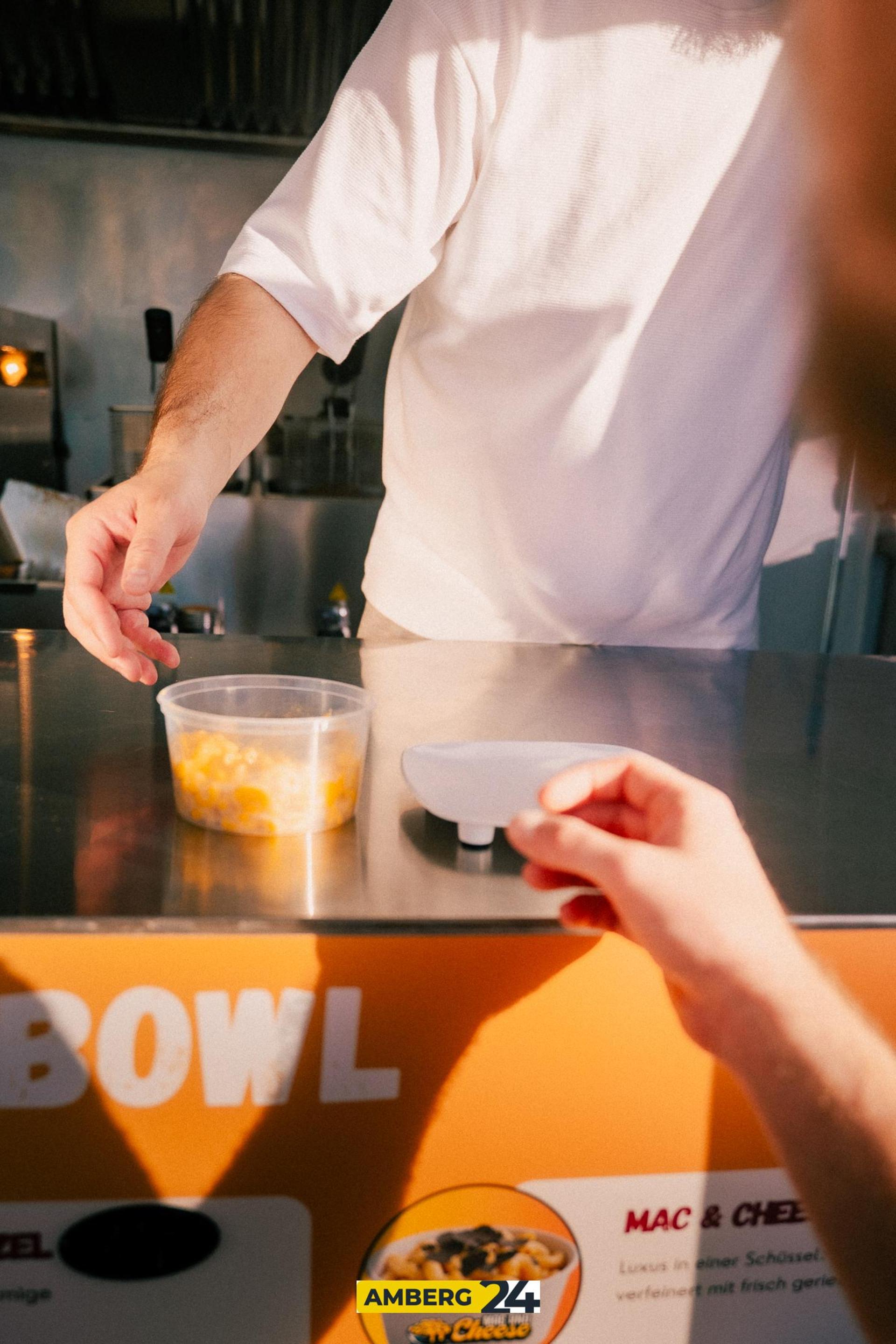 Auf dem Foodtruck-Festival in Amberg war am Freitag einiges los! (Bild: David Mueller)