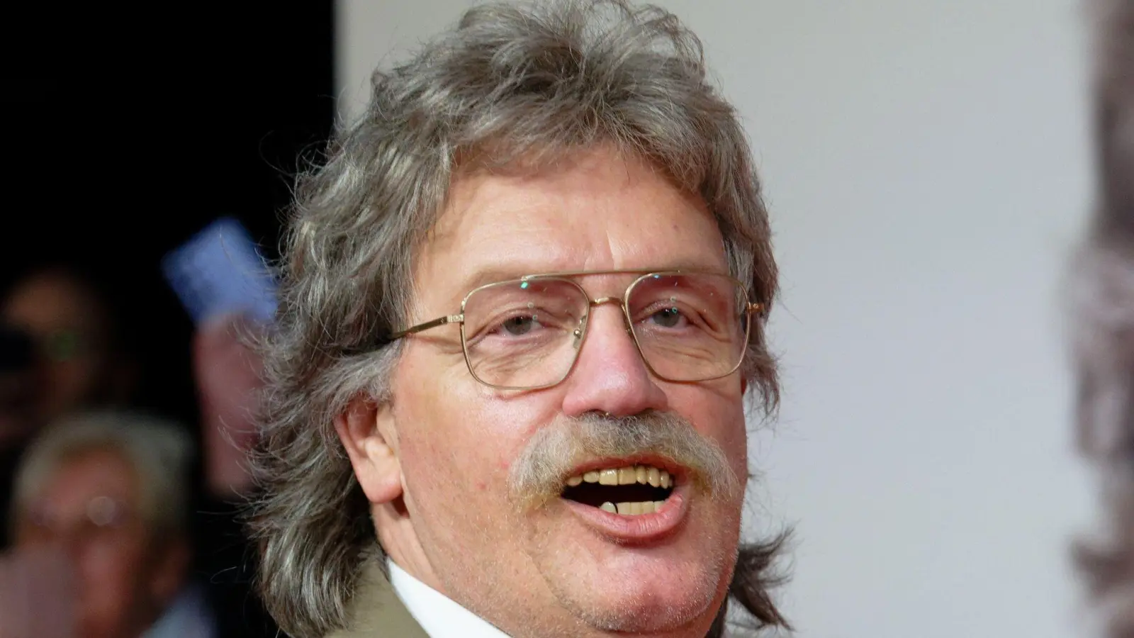 Horst Schlämmer mischt dieses Mal auch bei „LOL - Last One Laughing“ mit. (Archivbild) (Bild: Henning Kaiser/dpa)