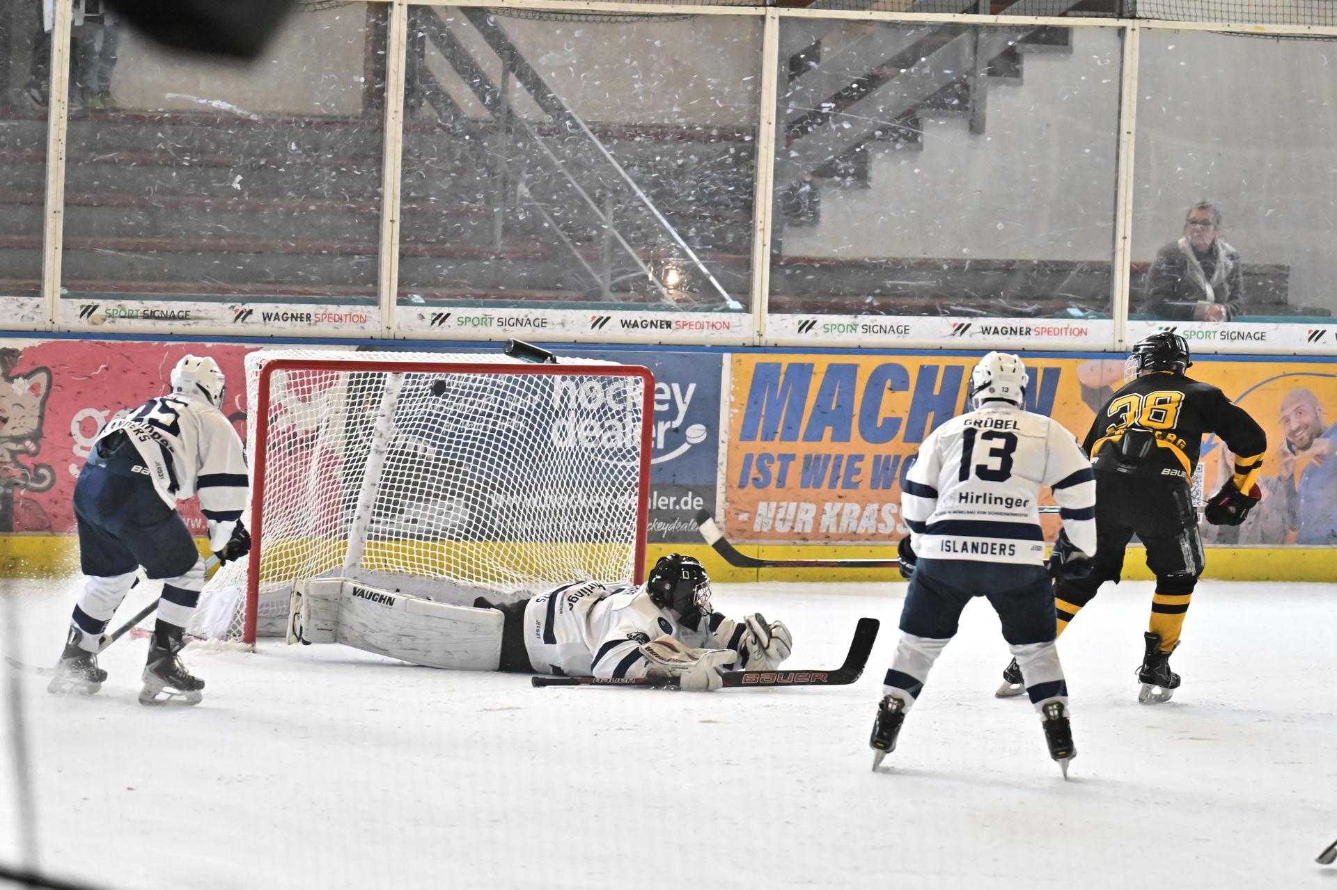 Eishockey Landesliga-Meisterschaft der U17 mit ERSC Amberg.  (Bild: Hubert Ziegler)