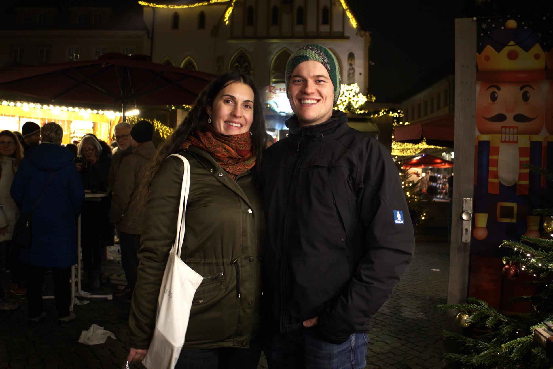 Karaoke auf dem Amberger Weihnachtsmarkt. Das sind die besten Bilder. (Bild: mni)