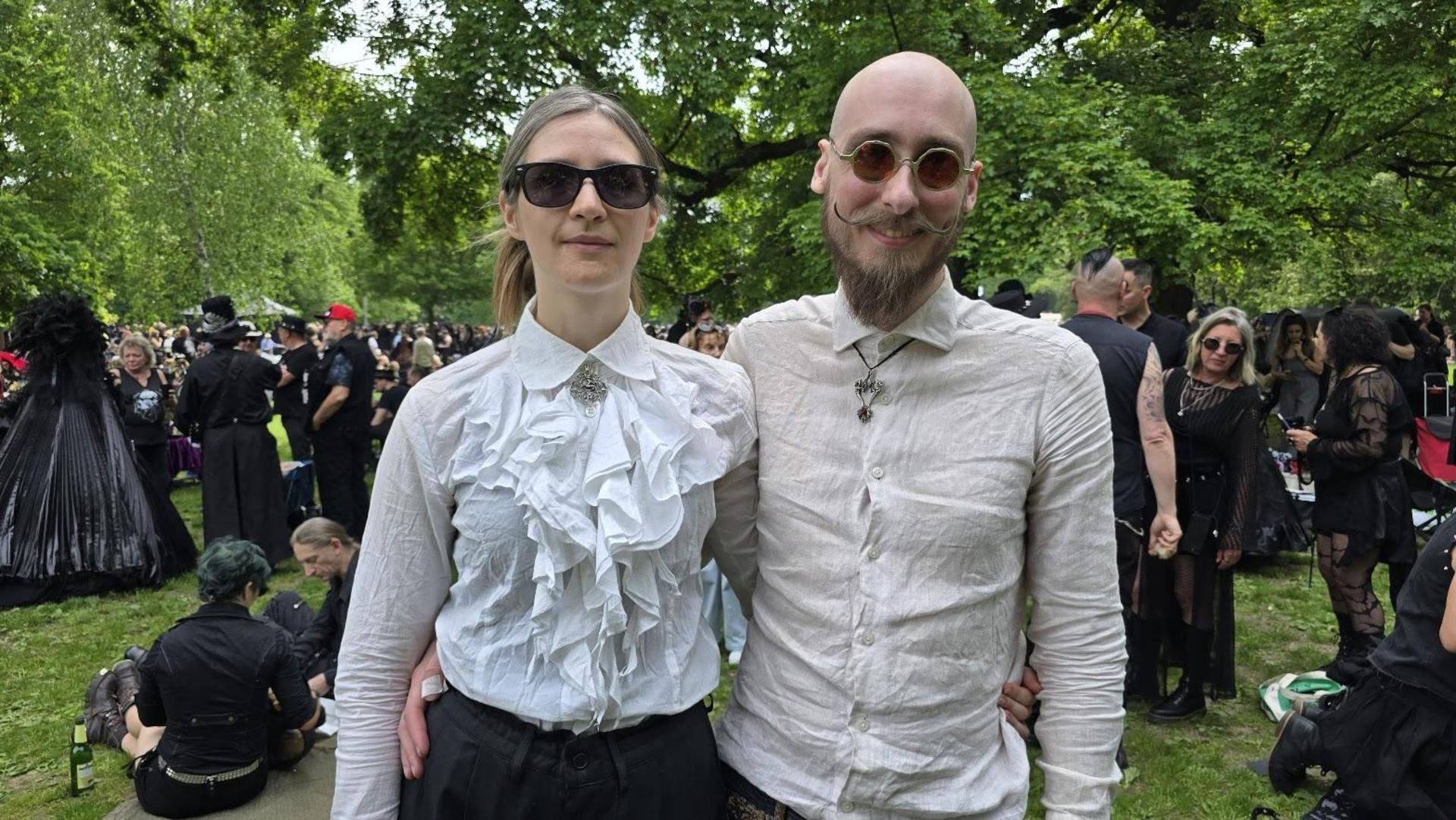 Das viktorianische Picknick beim Wave-Gotik-Treffen in Leipzig begeisterte die Besucher. (Bild: Richard Kirschner)