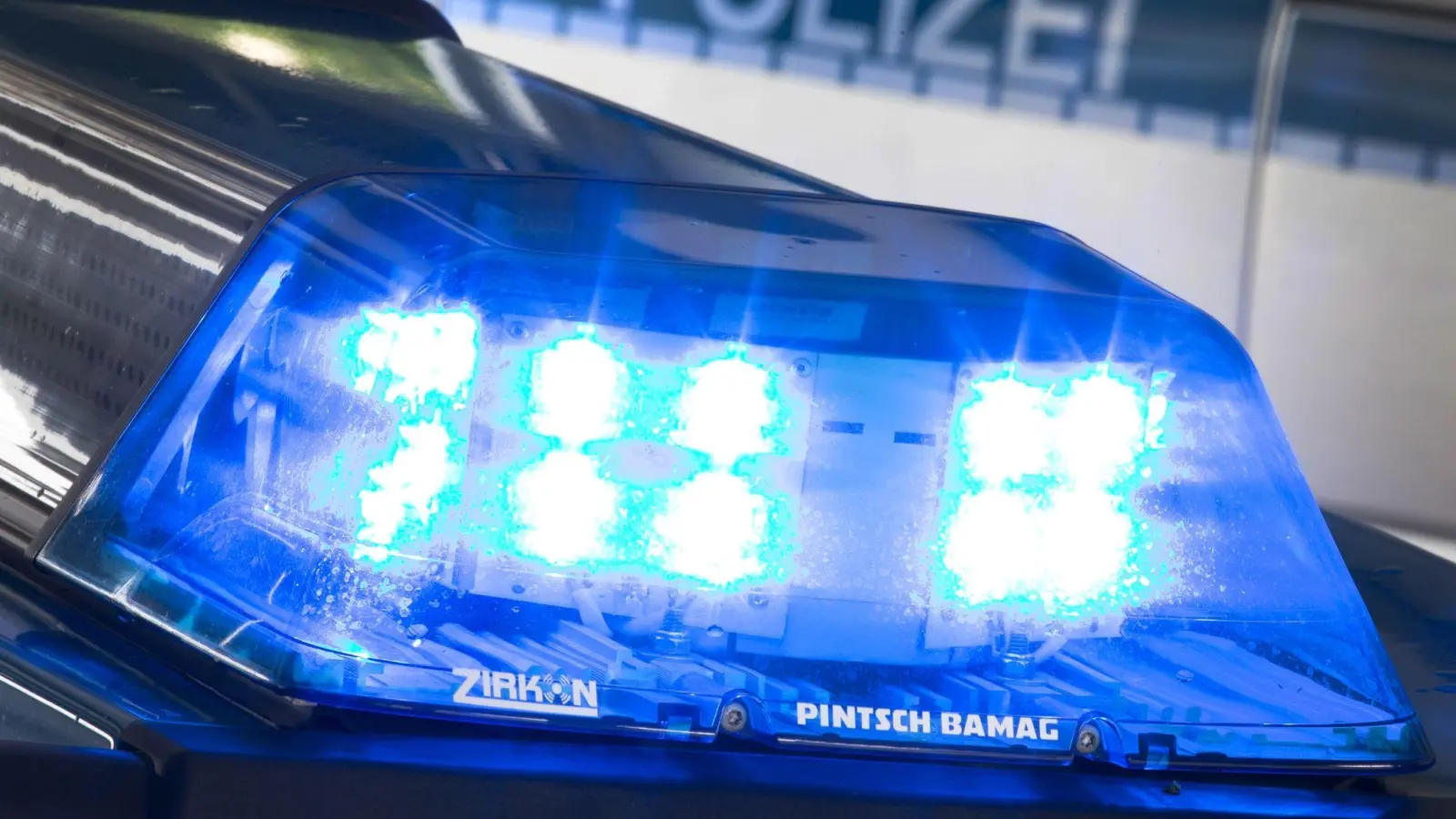 In Amberg hat die Polizei Einbruchsspuren in einem Keller sichergestellt. (Symbolbild: Friso Gentsch/dpa)