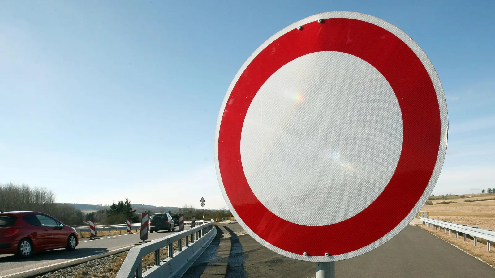 Ein Schild „Durchfahrt verboten” verschwand in Grafenwöhr in der Alten Amberger Straße. (Symbolbild: Uwe Zucchi)