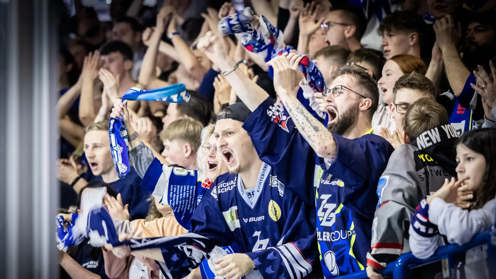 Die Fans der Blue Devils Weiden können sich ab Dienstag Dauerkarten für die neue Spielzeit in der DEL2 kaufen. (Archivbild: Tobias Neubert)