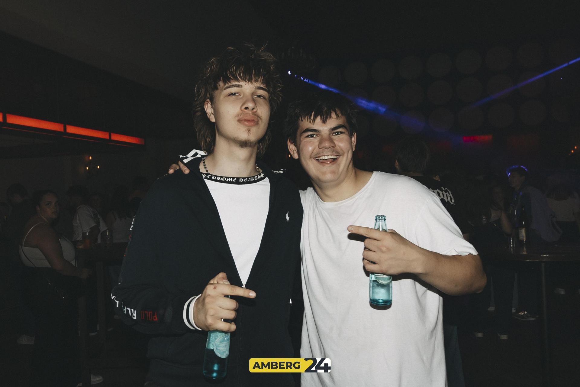 Die Bilder von der School is Over-Party im Casino (Bild: Lolografie)