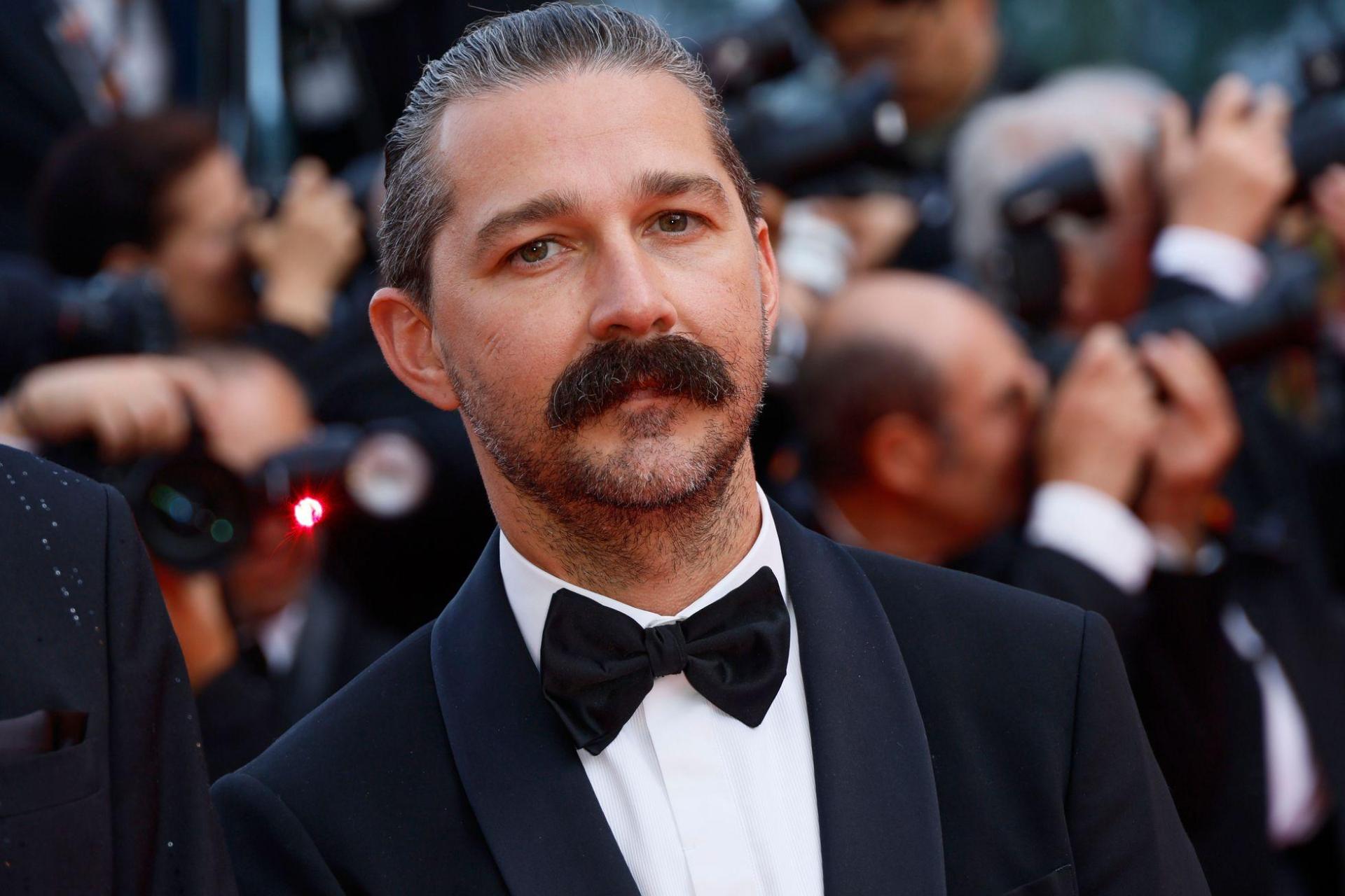 Der US-Schauspieler Shia LaBeouf ist bekannt für Eskapaden. (Archivbild) (Bild: Joel C Ryan/Invision/AP/dpa)