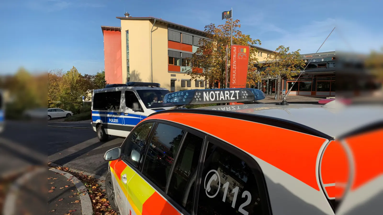 Rund 70 Menschen wurden in Amberg leicht verletzt, als eine 17-Jährige in der Aula des Beruflichen Schulzentrums an der Raigeringer Straße Pfefferspray versprüht hatte.  (Bild: Stephan Huber)