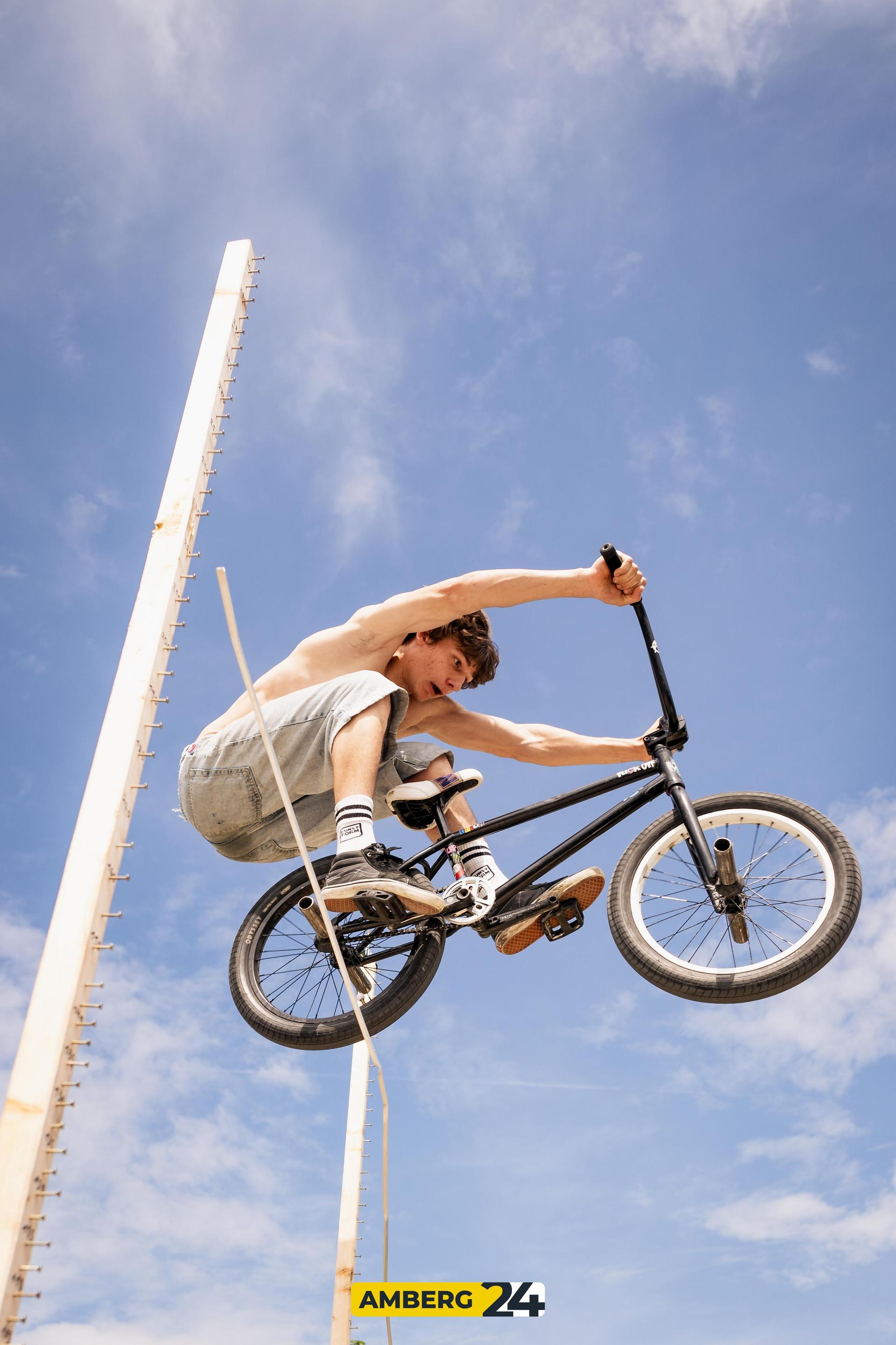 Im Amberger Skatepark beim BMX Jam waren am Samstag coole Stunts zu sehen. (Bild: Justus Gregor)