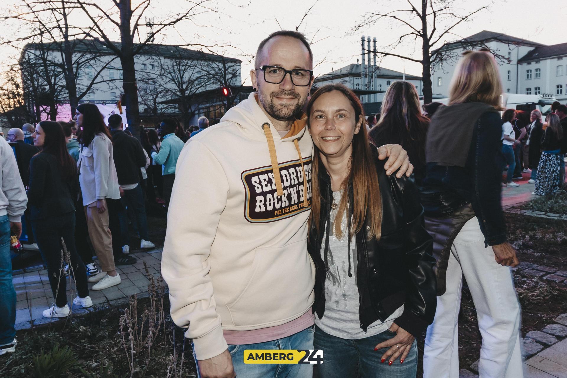 Das erste Mal fand in Amberg das Kirschblütenfestival statt. Der Campus der Amberger OTH verwandelte sich in ein pinkes Paradies. Lolo war für euch vor Ort.  (Bild: Lolografie)