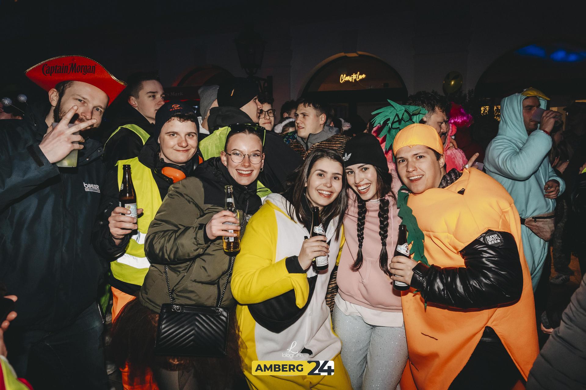 Die Hexennacht wurde auch im Innenhof der Drei Höfe gefeiert. (Bild: Leonie Hartung)