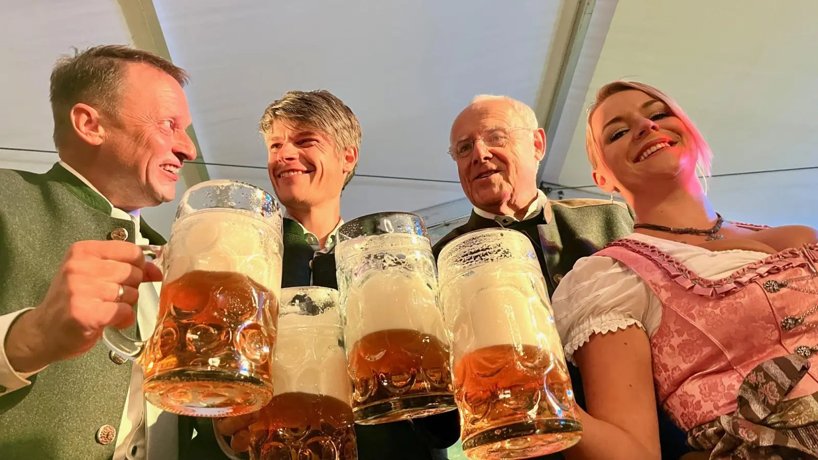 Dieses Jahr beliefert erstmal die Kemnather Klosterbrauerei das Volksfest. (Bild: Gabi Schönberger)