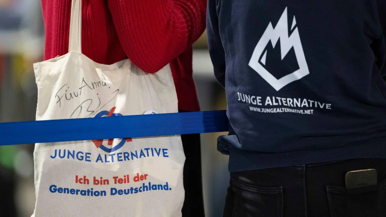 Die Junge Alternative wird es ihrer jetzigen Form nicht mehr geben. (Archivbild) (Bild: Sebastian Kahnert/dpa)