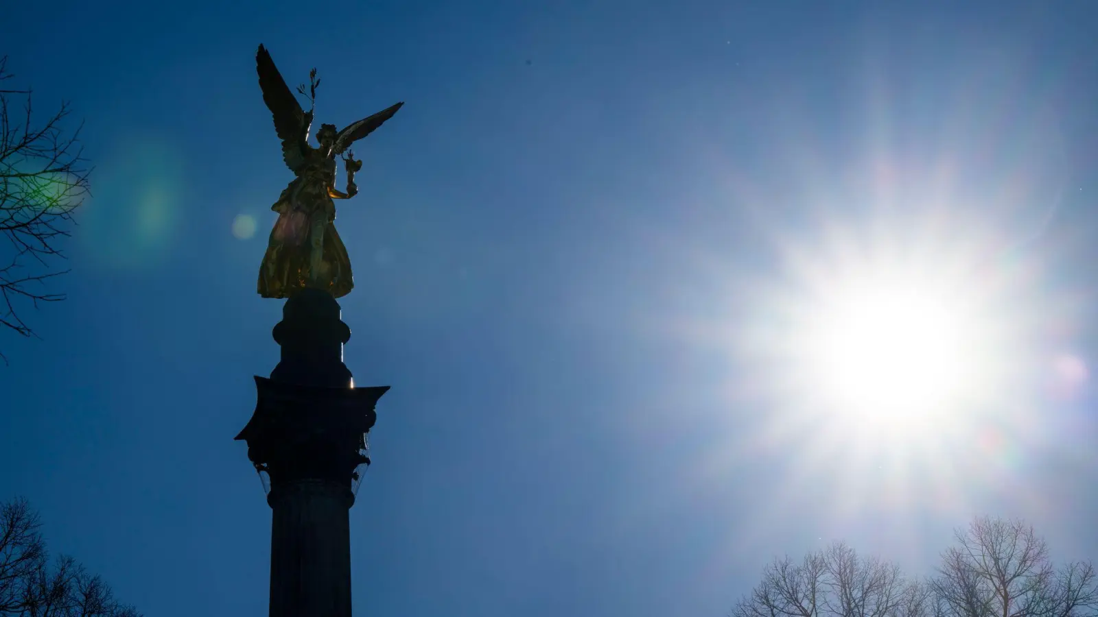 Der DWD erwartet eine sonnige und eine wärmer werdende Woche. (Symbolbild) (Bild: Peter Kneffel/dpa)