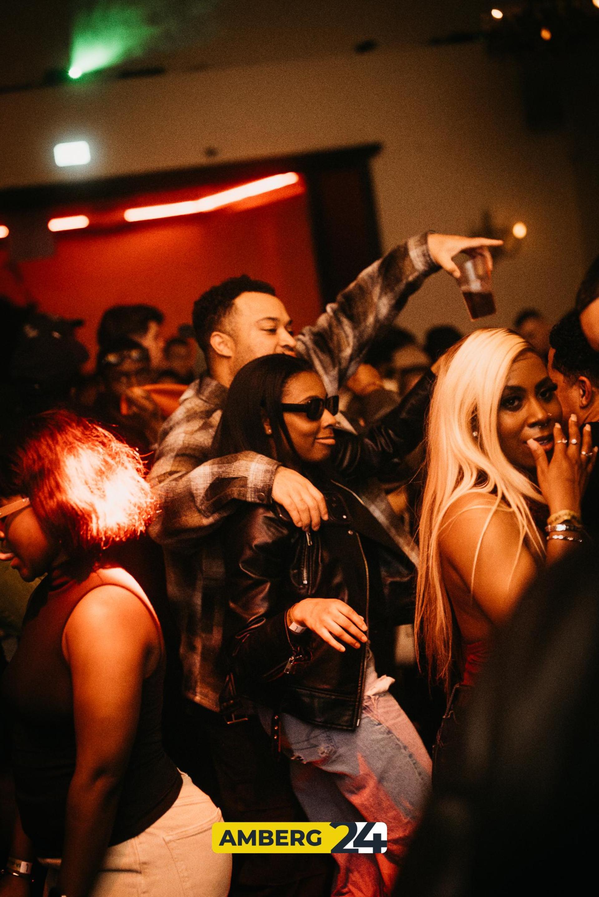 Models and Bottles im Casino in Amberg. (Bild: Mario Donhauser)