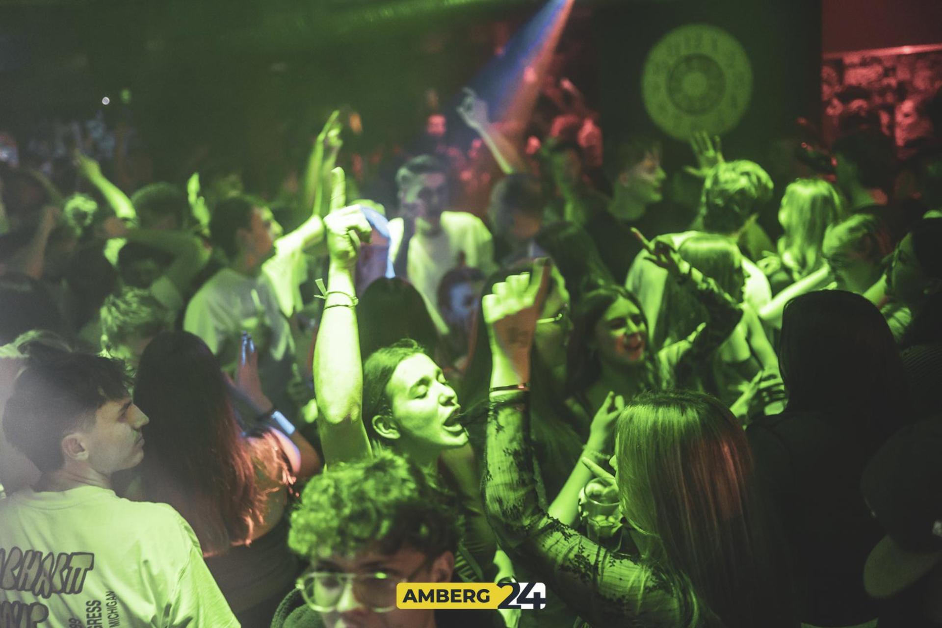 Party am 1. Weihnachtsfeiertag im Happy Rock.  (Bild: Martin Sponsel)