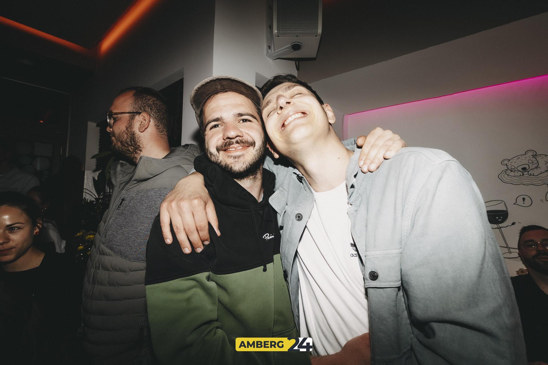 Im Colomba gab es am Samstag wieder etwas zu feiern. Die Club Rotation brachte die besten Hits seit den 90ern in die Bar. (Bild: Lolografie)