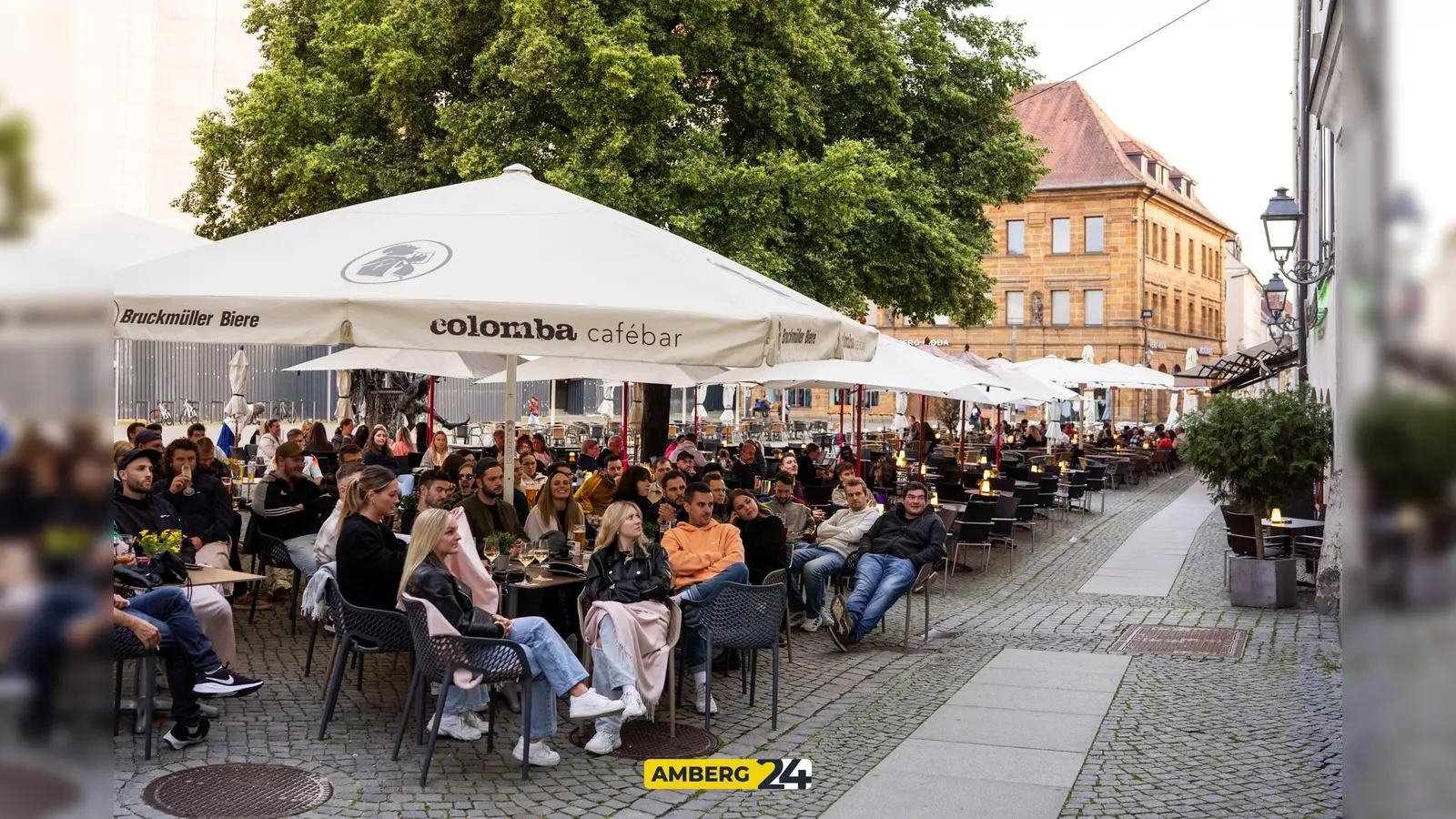 Beim Public Viewing in Amberg war schon ein bissl was los. So habt ihr den Sieg der Deutschen verfolgt. (Bild: Fotografie Lako)