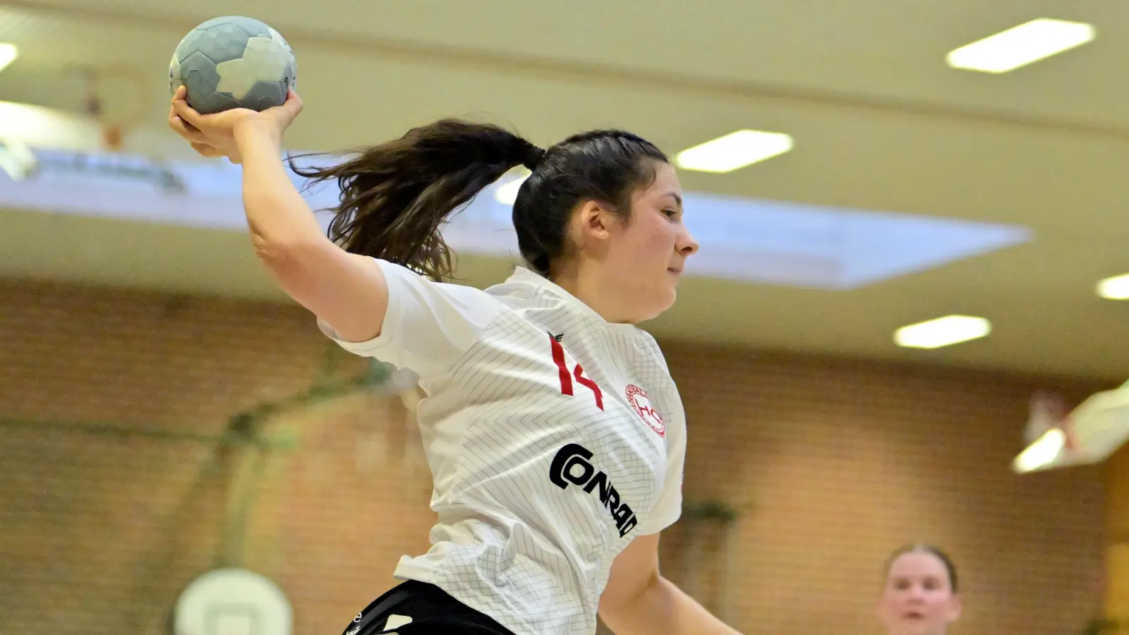Paula Eckert vom HC Sulzbach-Rosenberg beim Torwurf. Am Samstag geht es für die Sulzbacher Handballerinnen gegen den HBC Nürnberg.  (Archivbild: Hubert Ziegler)