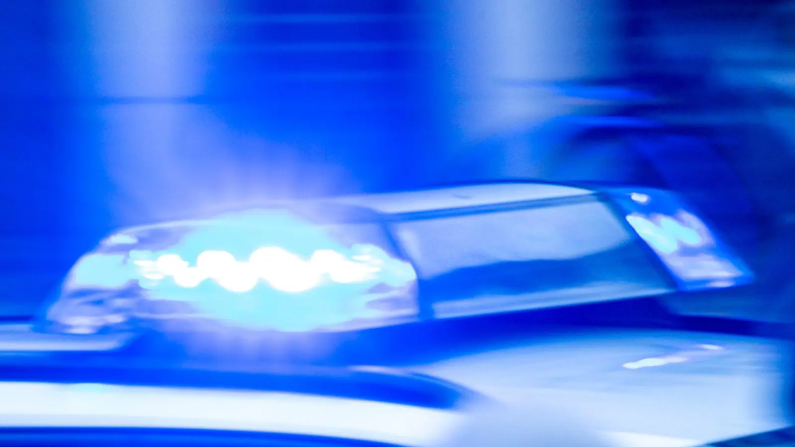 Der 14-Jährige war mit dem Auto seines Vaters unterwegs.  (Symbolbild: Jens Büttner/dpa)