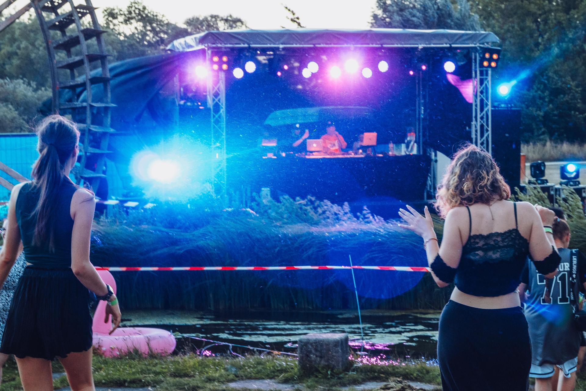 Shisha, Drinks und guter Hip-Hop. So war&#39;s am Hip-Hop BBQ in Amberg.  (Bild: Denise Helmschrott)