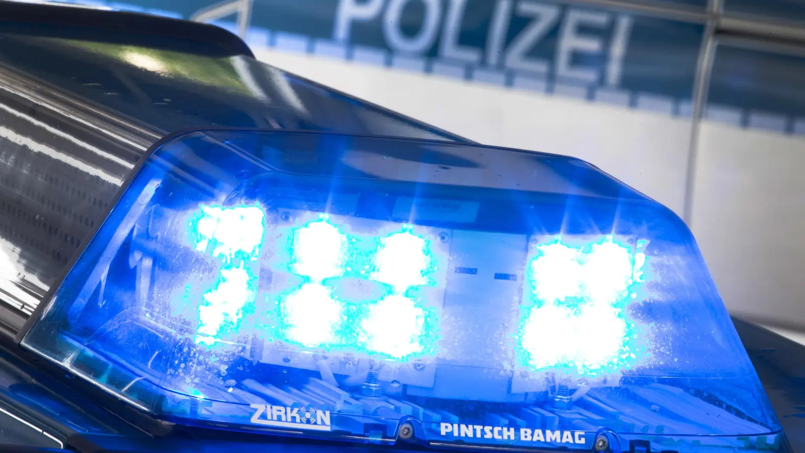 Eine 24-jährige Ambergerin wurde von der Polizei kontrolliert – mit Folgen für die Frau.  (Symbolbild: Friso Gentsch/dpa)