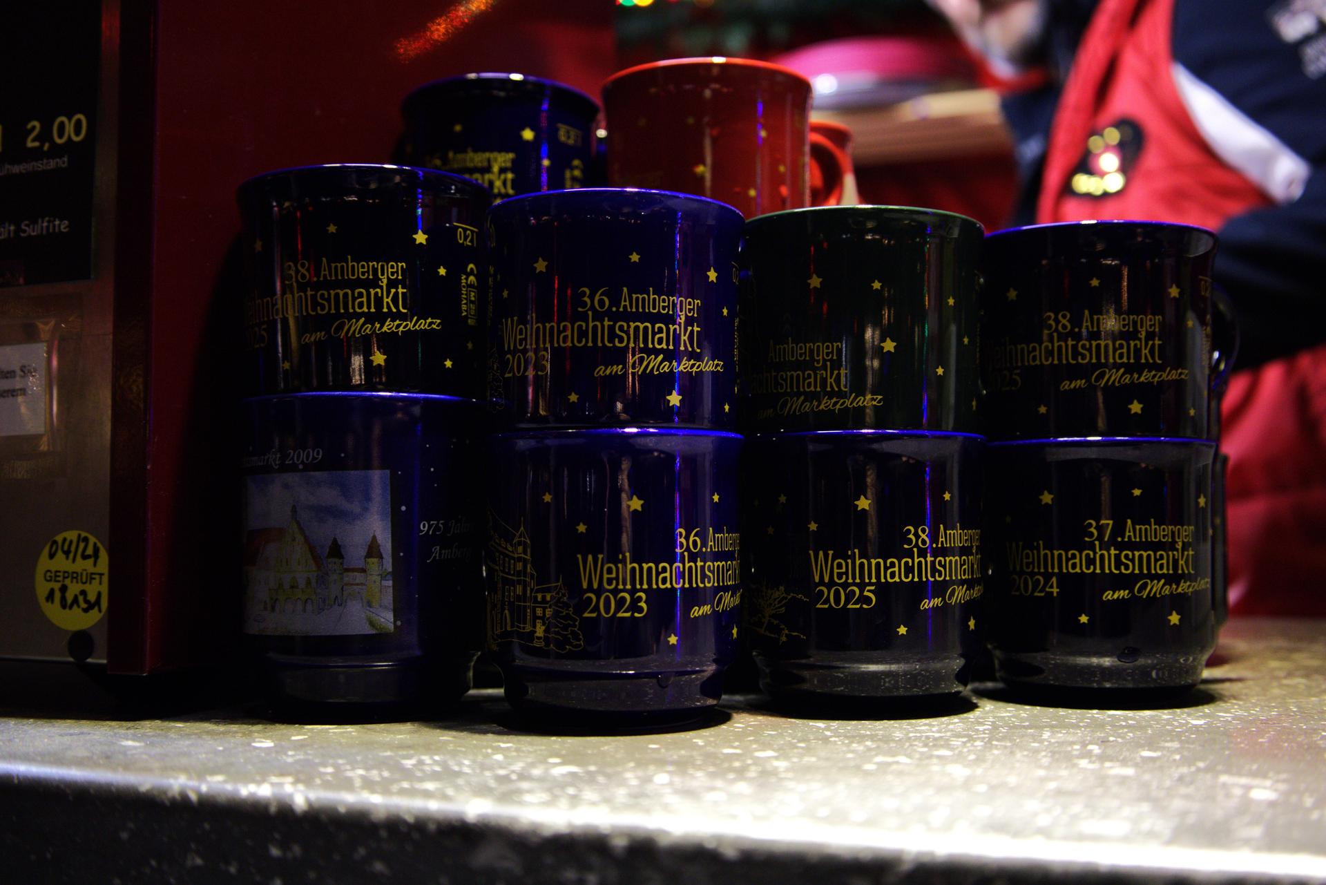 Karaoke auf dem Amberger Weihnachtsmarkt. Das sind die besten Bilder. (Bild: mni)