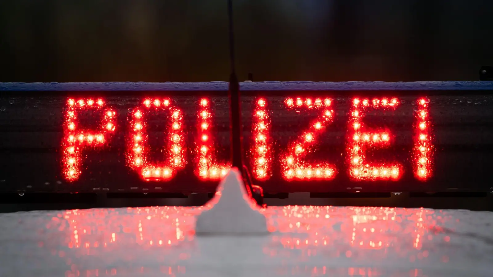 Die Polizei hat einen 30-Jährigen aus dem Verkehr gezogen.  (Bild: Soeren Stache/dpa)