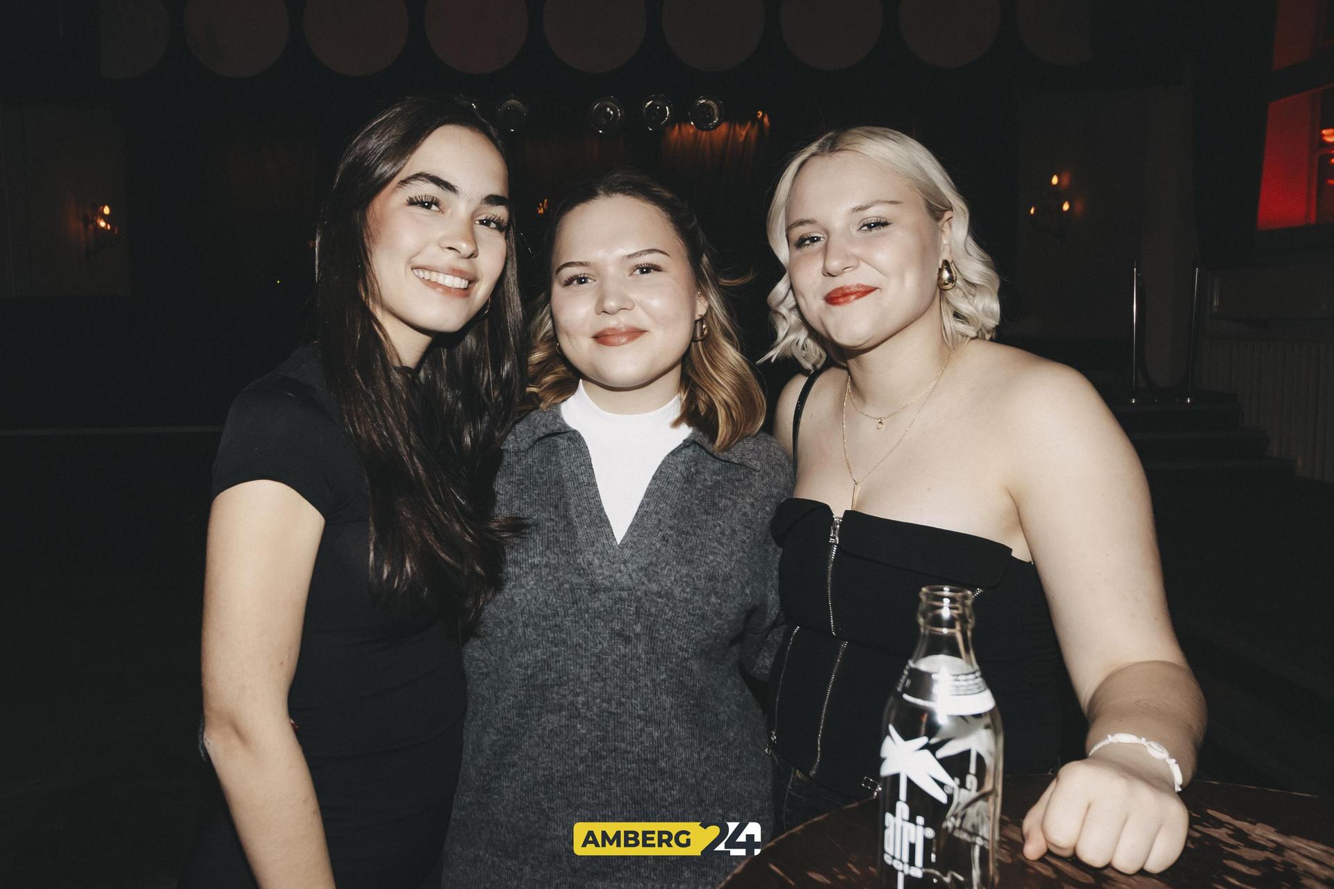 Die FOS/BOS hat zur Q-Party ins Casino eingeladen. Das sind die Bilder.  (Bild: Lolografie)