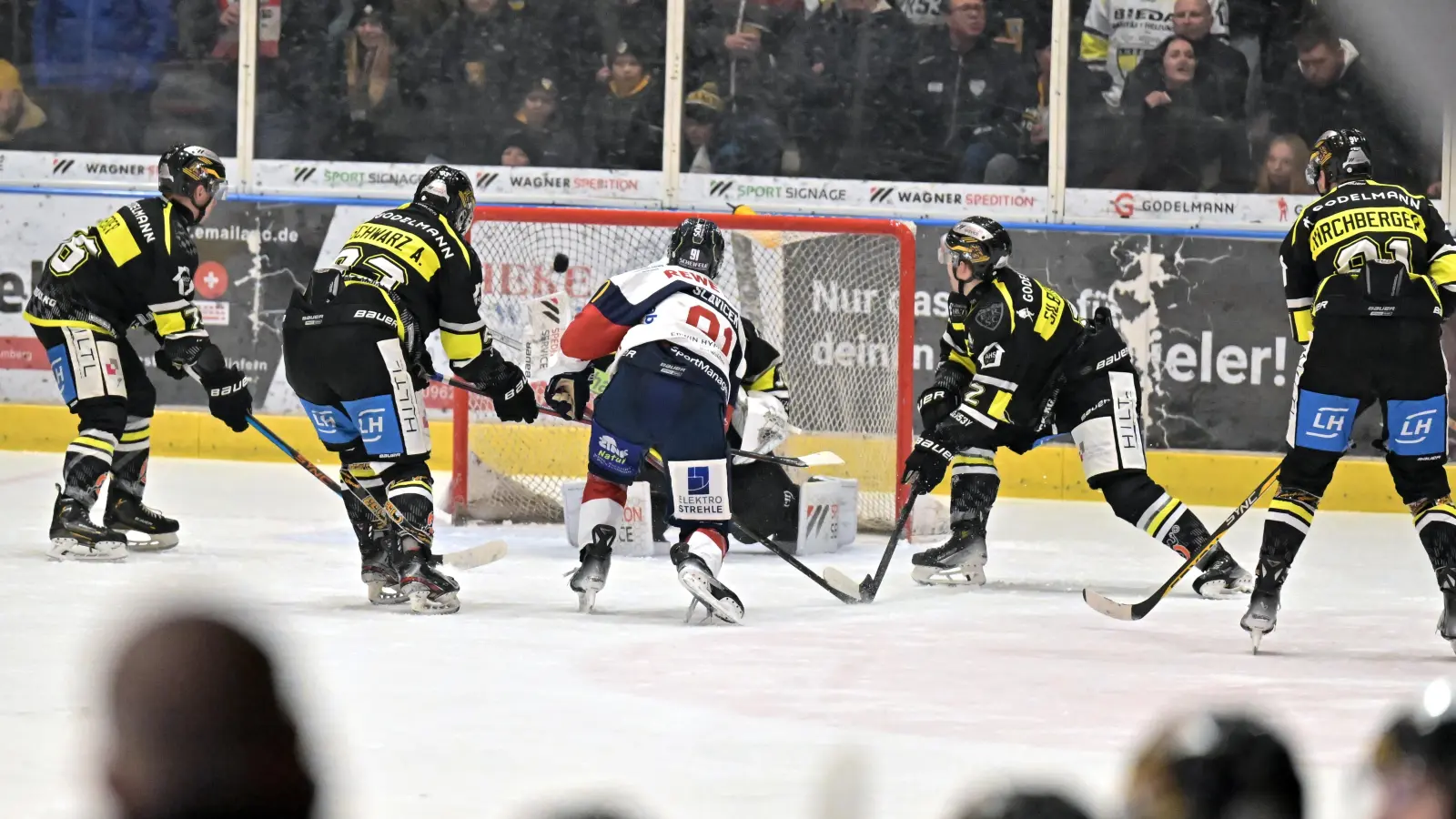 Der ERSC Amberg muss sich am Freitagabend gegen den VfE Ulm/Neu-Ulm geschlagen geben. (Bild: Hubert Ziegler)