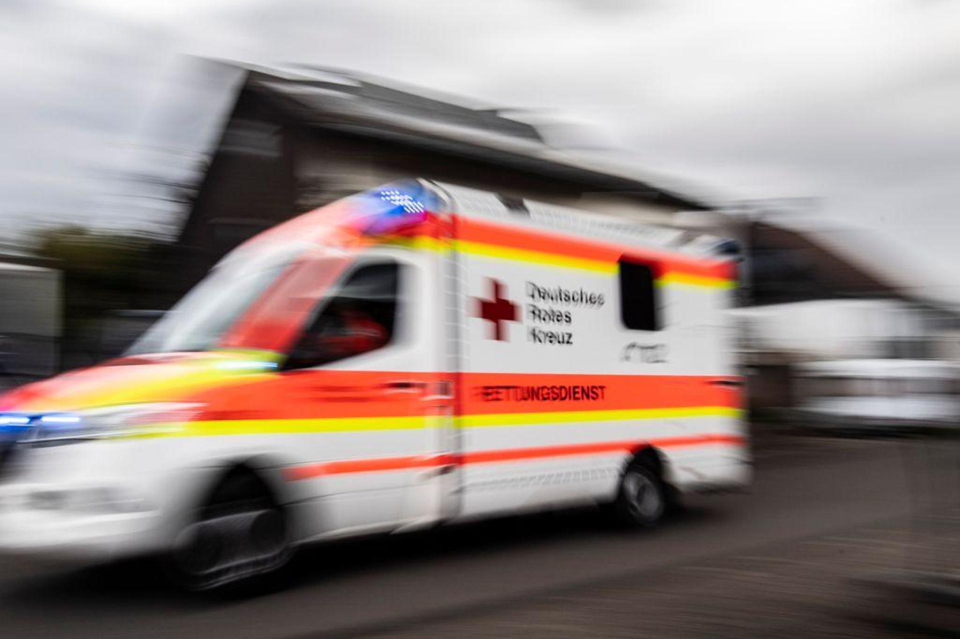 In Parsberg ist ein 16-Jähriger bei einem Unfall ums Leben gekommen. (Symbolbild: Boris Roessler/dpa)