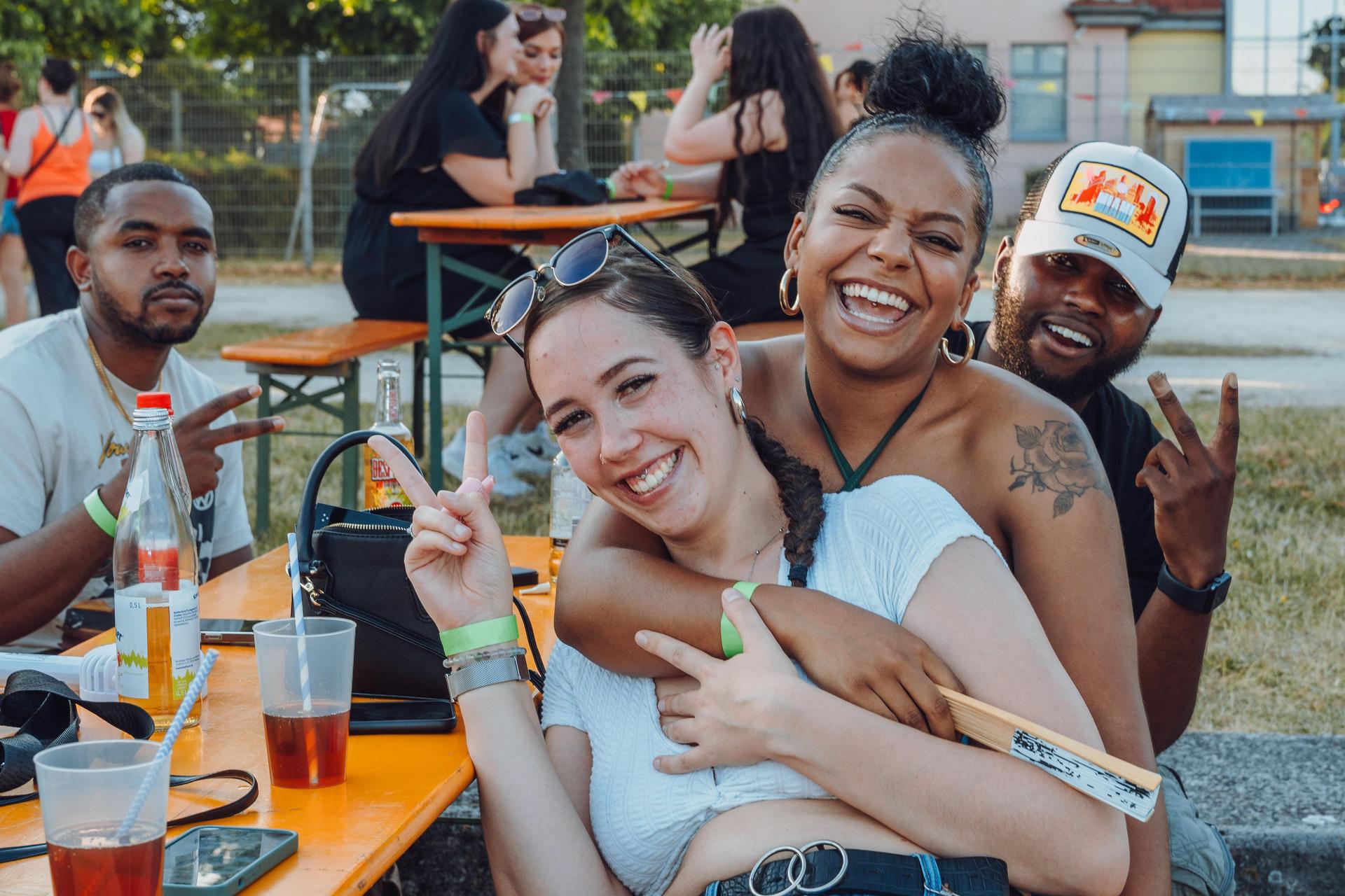 Shisha, Drinks und guter Hip-Hop. So war's am Hip-Hop BBQ in Amberg.  (Bild: Denise Helmschrott)