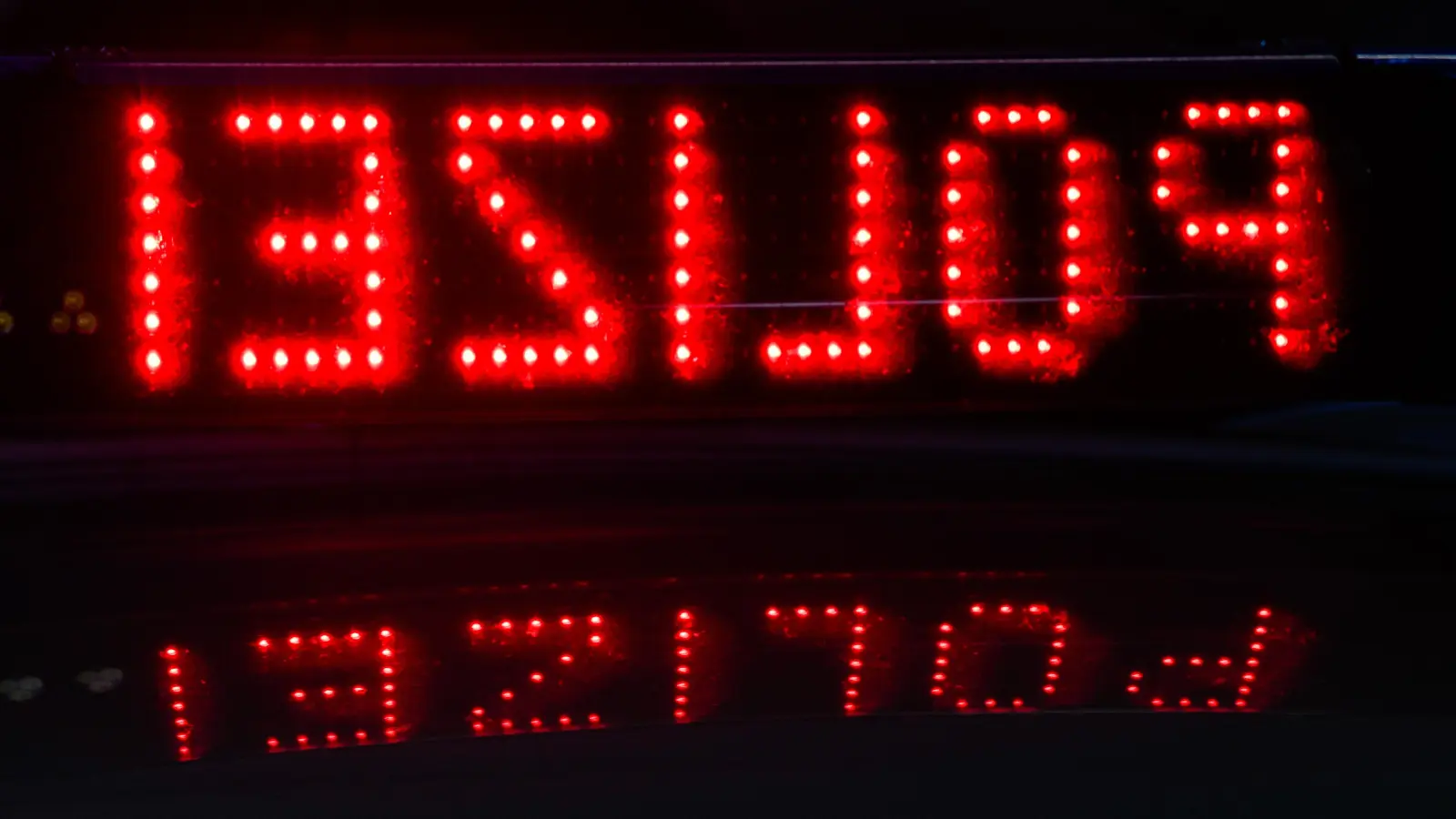 Ein 19-Jähriger ist unter Drogeneinfluss Auto gefahren. Er wurde von der Polizei bei einer Kontrolle auf der B 85 bei Ebermannsdorf erwischt. (Symbolbild: Petra Hartl)