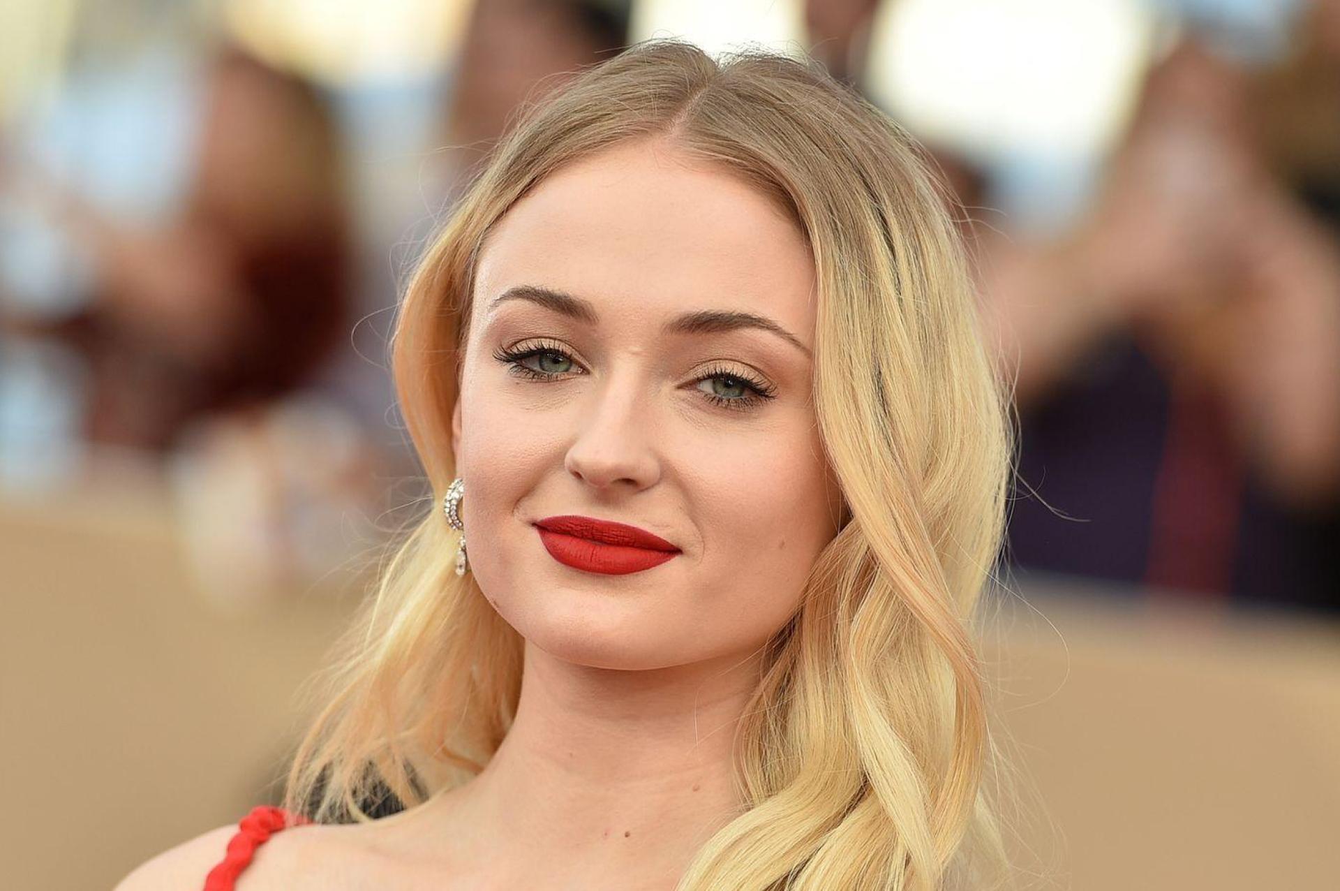 „Game of Thrones“-Star Sophie Turner spricht über ihre Probleme als arbeitende Mutter. (Archivbild: Jordan Strauss/AP/dpa)