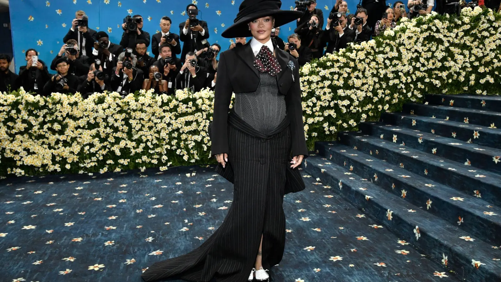 Rihanna scheint Schwangerschaftsgerüchte zu bestätigen (Bild: Evan Agostini/Invision/AP/dpa)