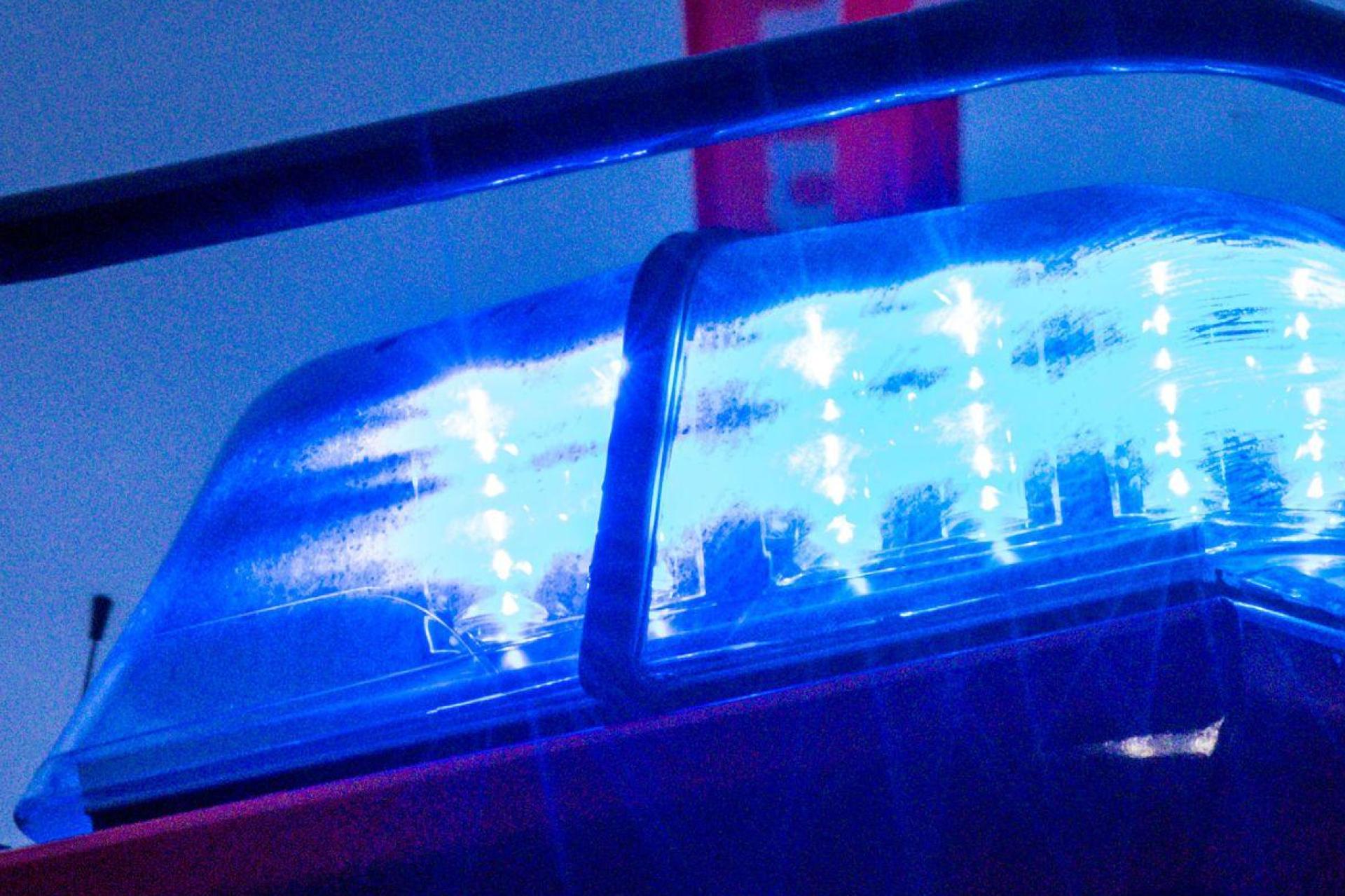 Die Feuerwehr war zwei Stunden lang beschäftigt. (Symbolbild) (Bild: Jens Büttner/dpa)