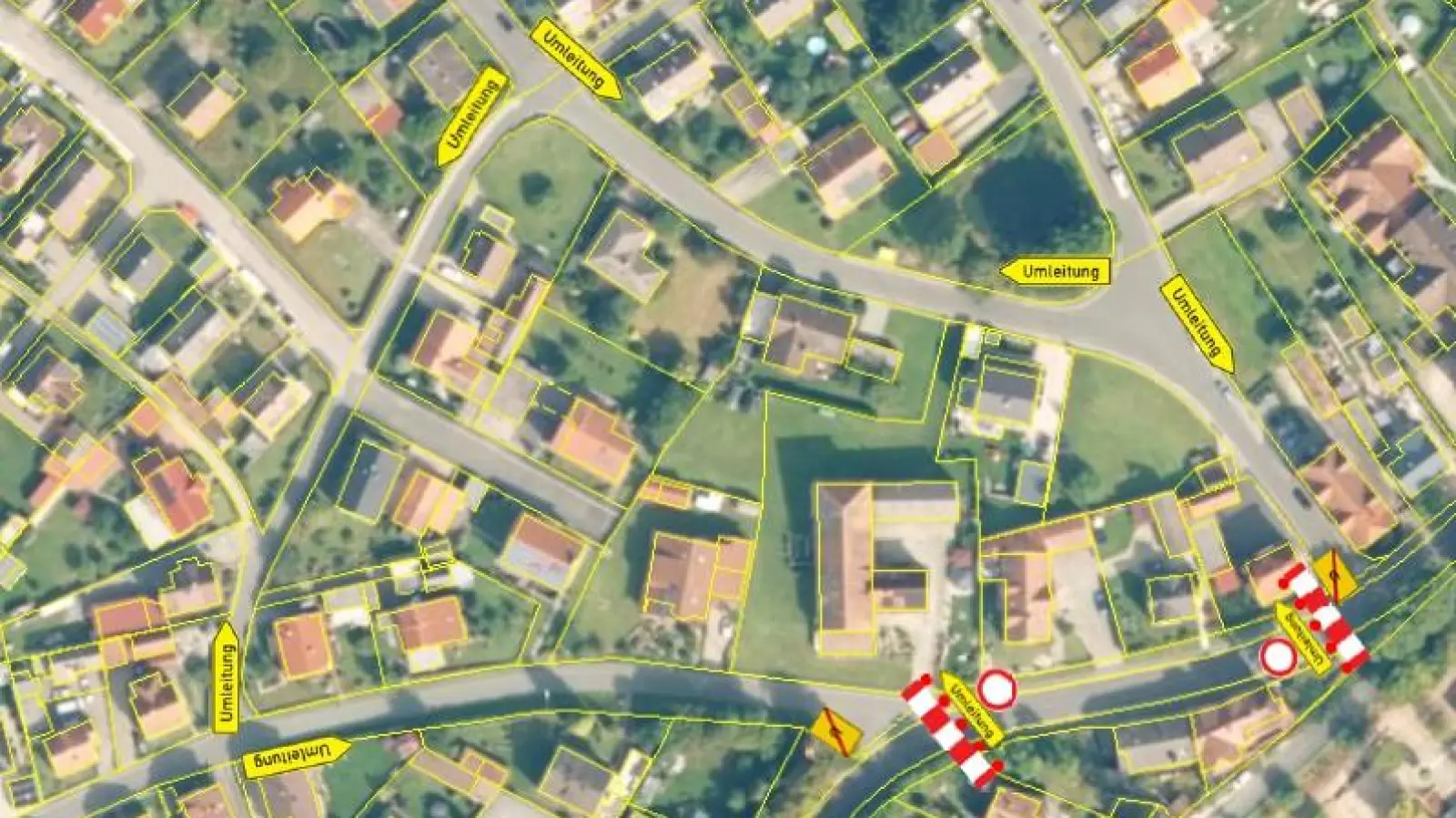 Wegen Kanalbauarbeiten ist die Neuhauser Straße ab 31. August fast zwei Wochen gesperrt. Eine Umleitung ist eingerichtet.  (Bild: Stadt Auerbach)