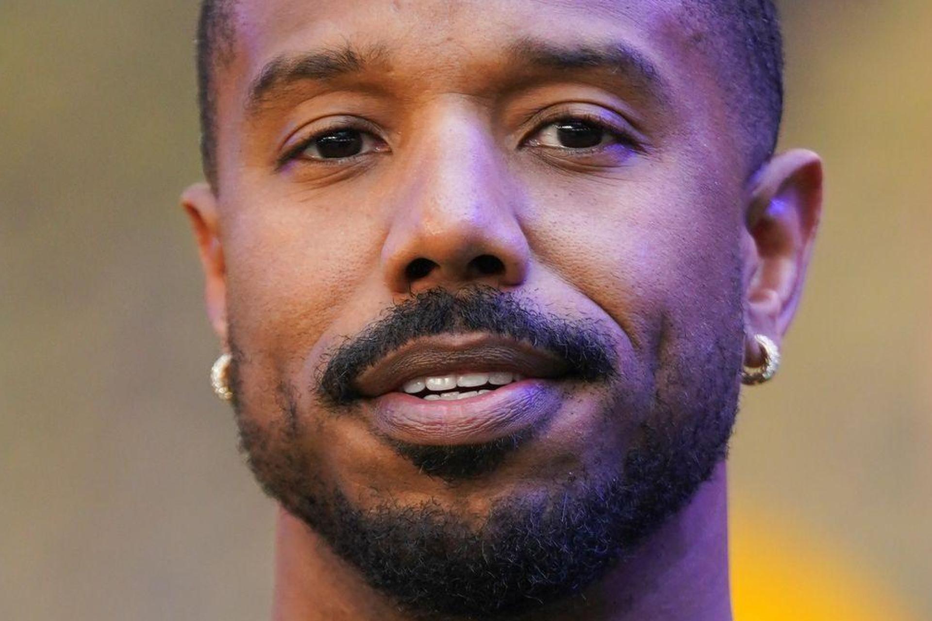 Michael B. Jordan sagt, er sei stolz darauf, in Therapie gegangen zu sein. (Archivbild) (Bild: Alberto Pezzali/Invision/dpa)