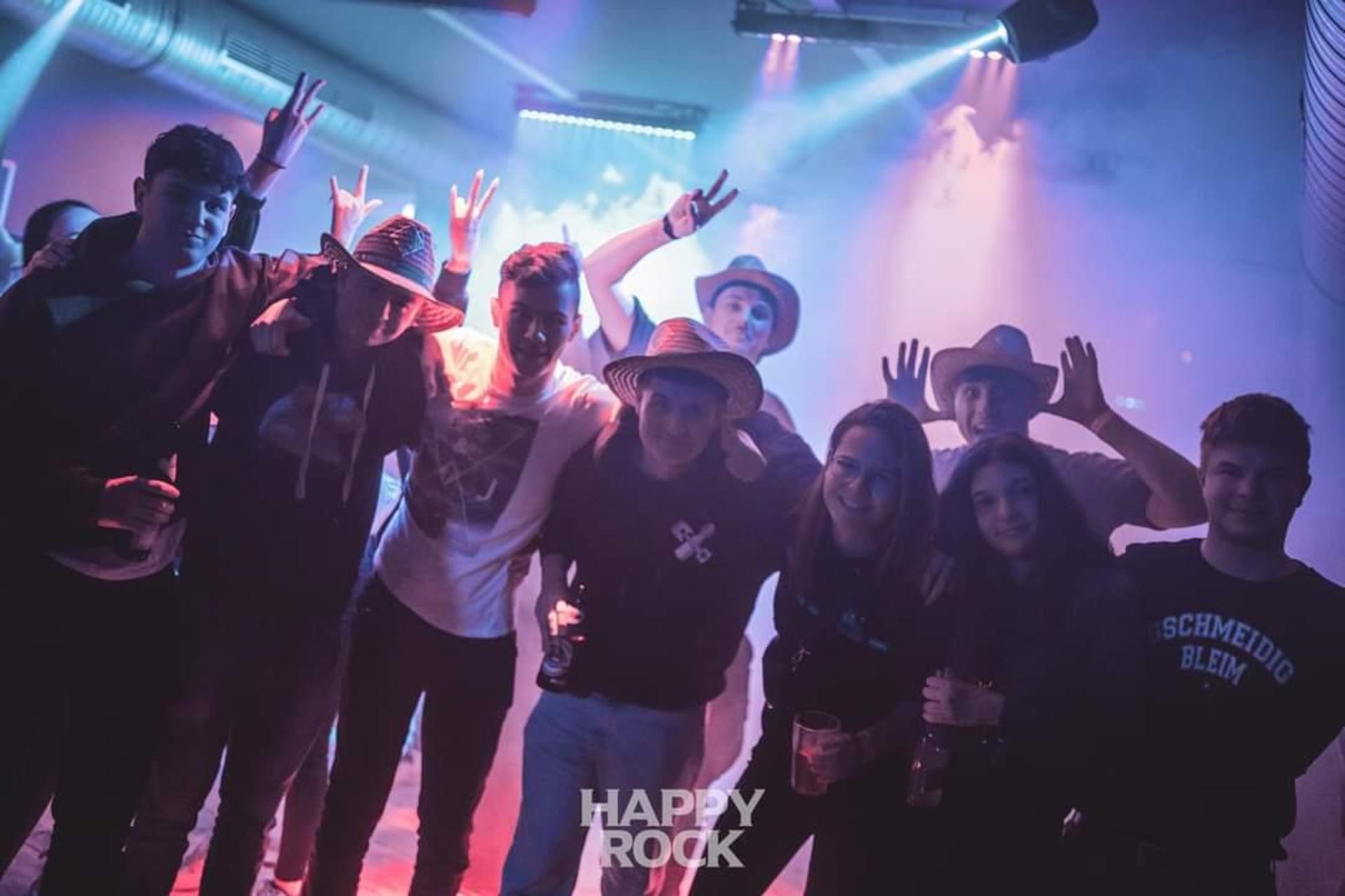 Kinkerlitzchen im Happy Rock. Feiern ab 16 bis die Wolken wieder lila sind dank Muttizettel! (Bild: Martin Sponsel)