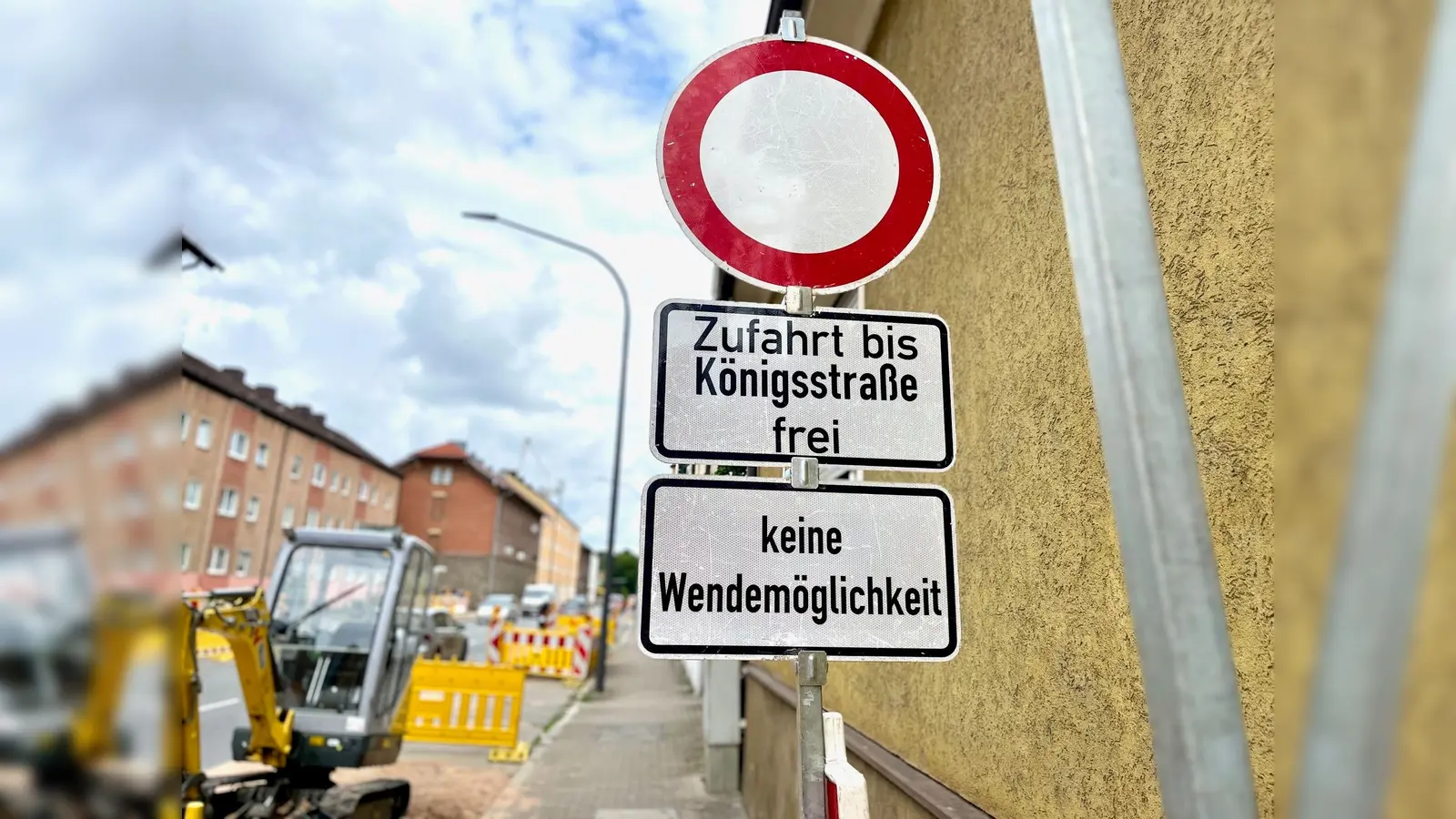 Die Prinz-Ludwig-Straße ist stadtauswärts gesperrt. (Bild: Gabi Schönberger)