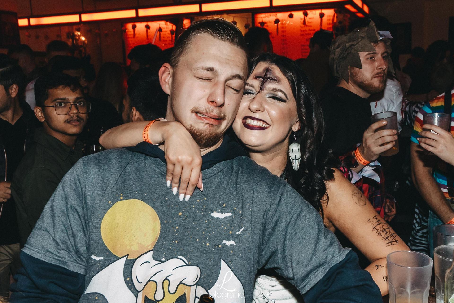 „Creepy Carneval” - das war das Motto der Halloween-Nacht im Casino. Und creepy waren auch viele der Partygäste mit ihren Verkleidungen. (Bild: Leonie Hartung)