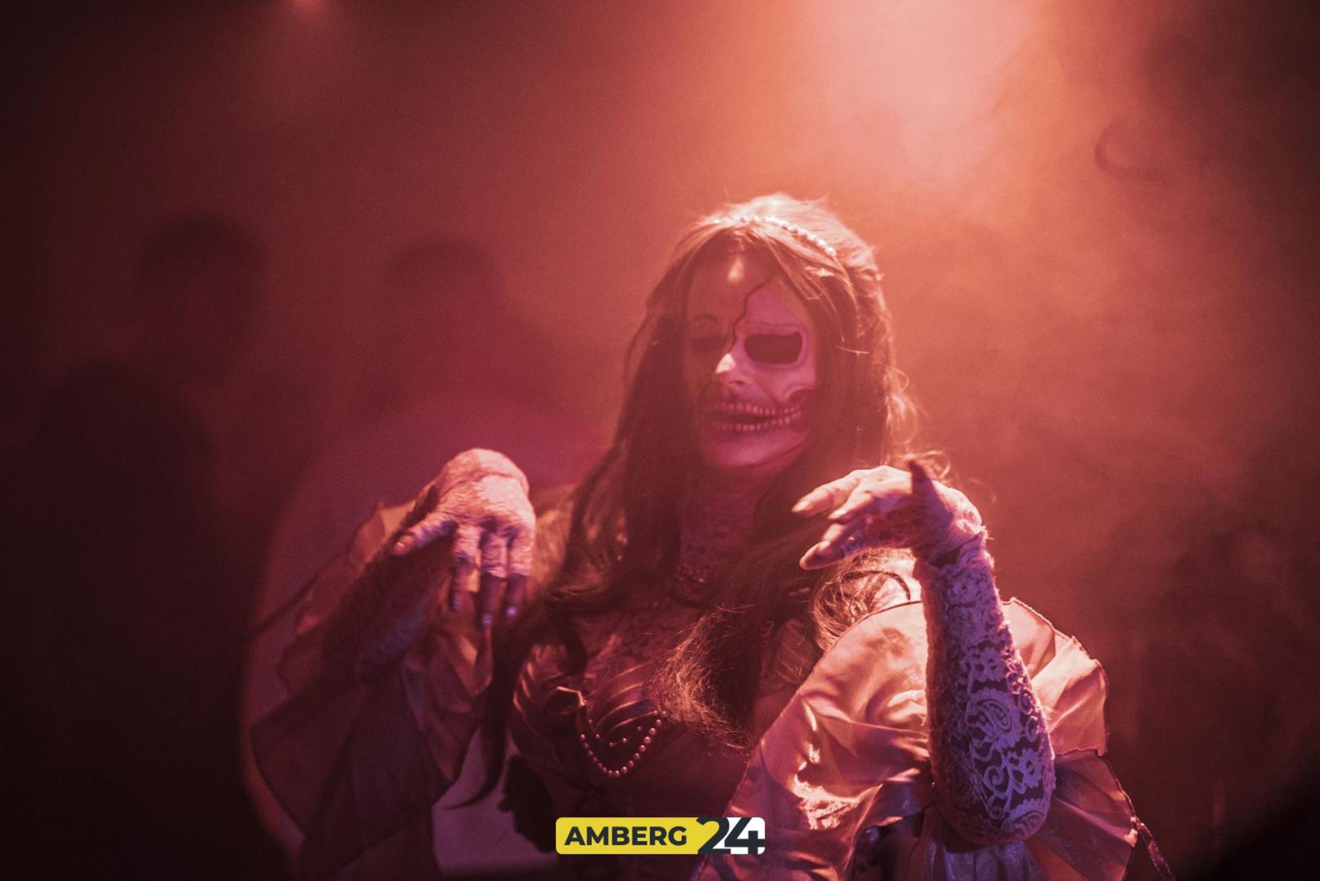 Saures auf die Ohren und eine spooky Atmo haben die Veranstalter der fetten Halloween-Party im Happy Rock versprochen. (Bild: Julia Bär)