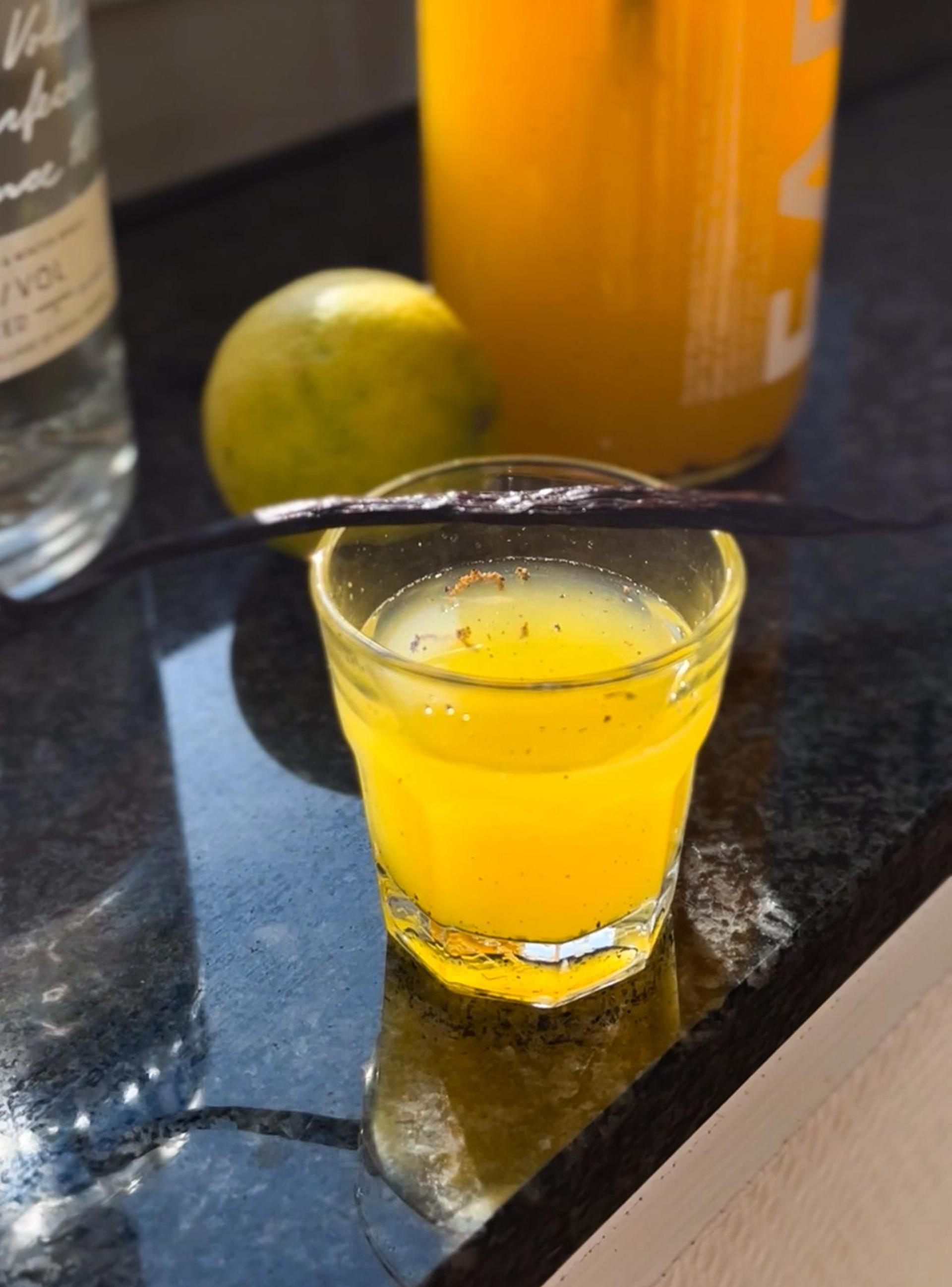 Keine Angst vor den Stückchen - das ist die frische Vanille im Pornstar-Martini-Shot. (Bild: knz)