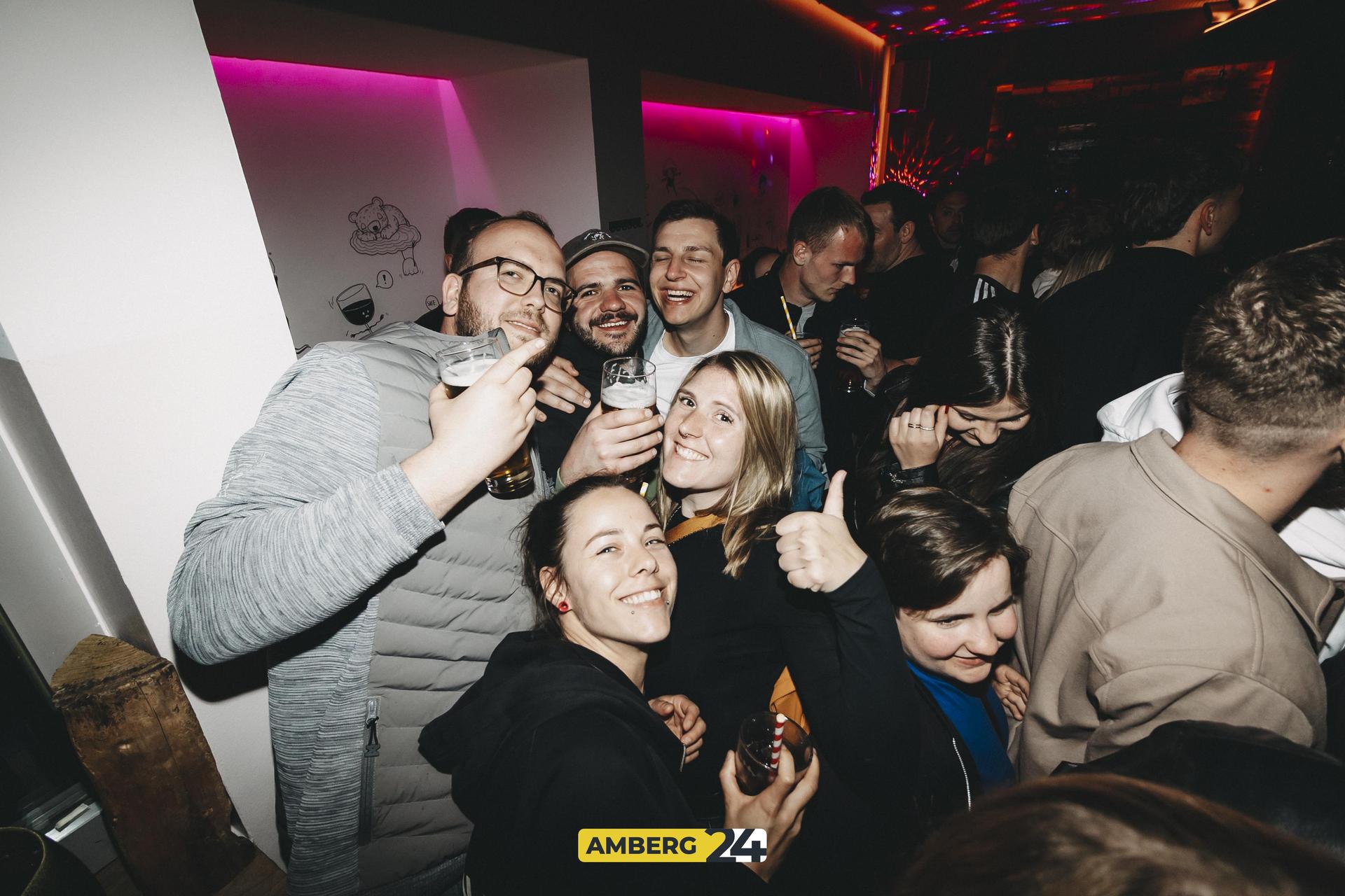 Im Colomba gab es am Samstag wieder etwas zu feiern. Die Club Rotation brachte die besten Hits seit den 90ern in die Bar. (Bild: Lolografie)