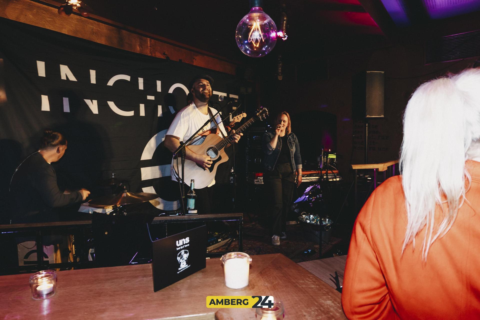 Das Team hat mit euch und der Band Inchoate den siebten Geburtstag der Bar gefeiert.  (Bild: Lolografie)