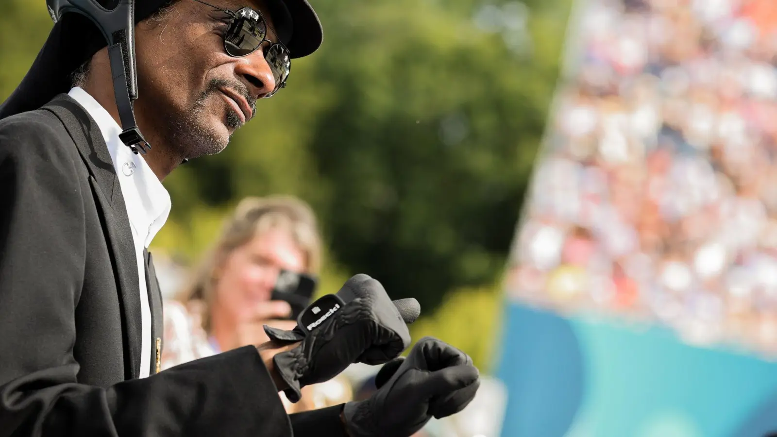 Snoop Dogg begeisterte die Fans mit seinen Auftritten in Paris.  (Bild: Rolf Vennenbernd/dpa)